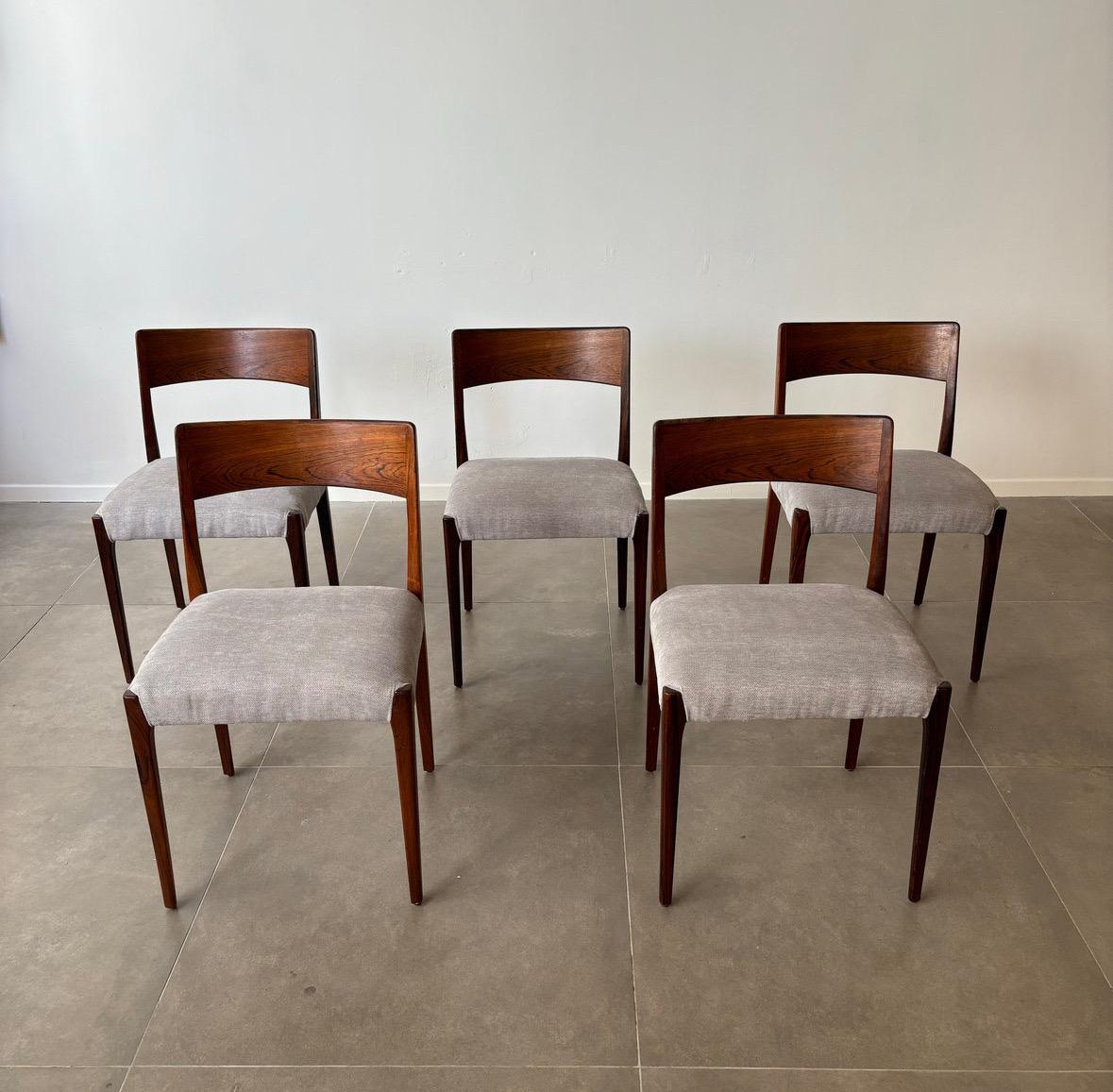 Dining chairs manufactured by Hornslet Møbelfabrik A/S, Denmark 1960’s

Beautiful shaped set of five dining chairs manufactured by Hornslet Møbelfabrik A/S, Denmark 1960. 

These chairs are made of amazingly grained solid Brazilian rosewoodl. A