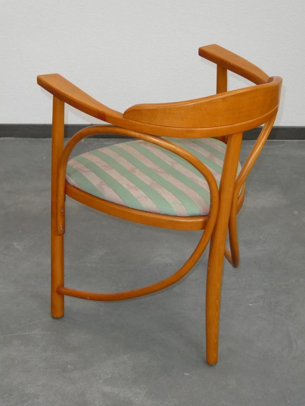 Dining chairs no.81 by Thonet Debrecsen executed in 1980s. Excellent original condition.
