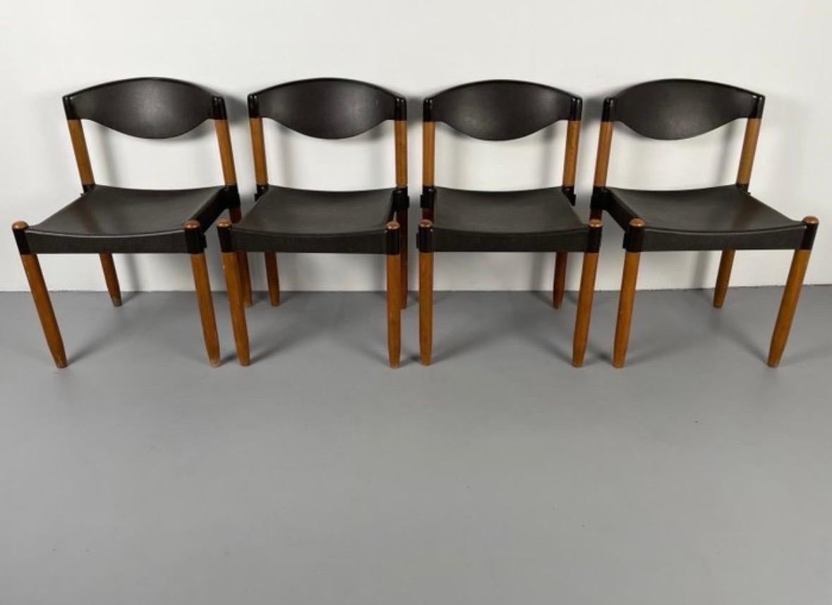 Dining Chairs Strax by Hartmut Lohmeyer For Casala , Germany 1970s, Set of Four.

Crafted with exquisite attention to detail, these Strax dining chairs showcase a seamless blend of materials, combining durable plastic and elegant beech wood to