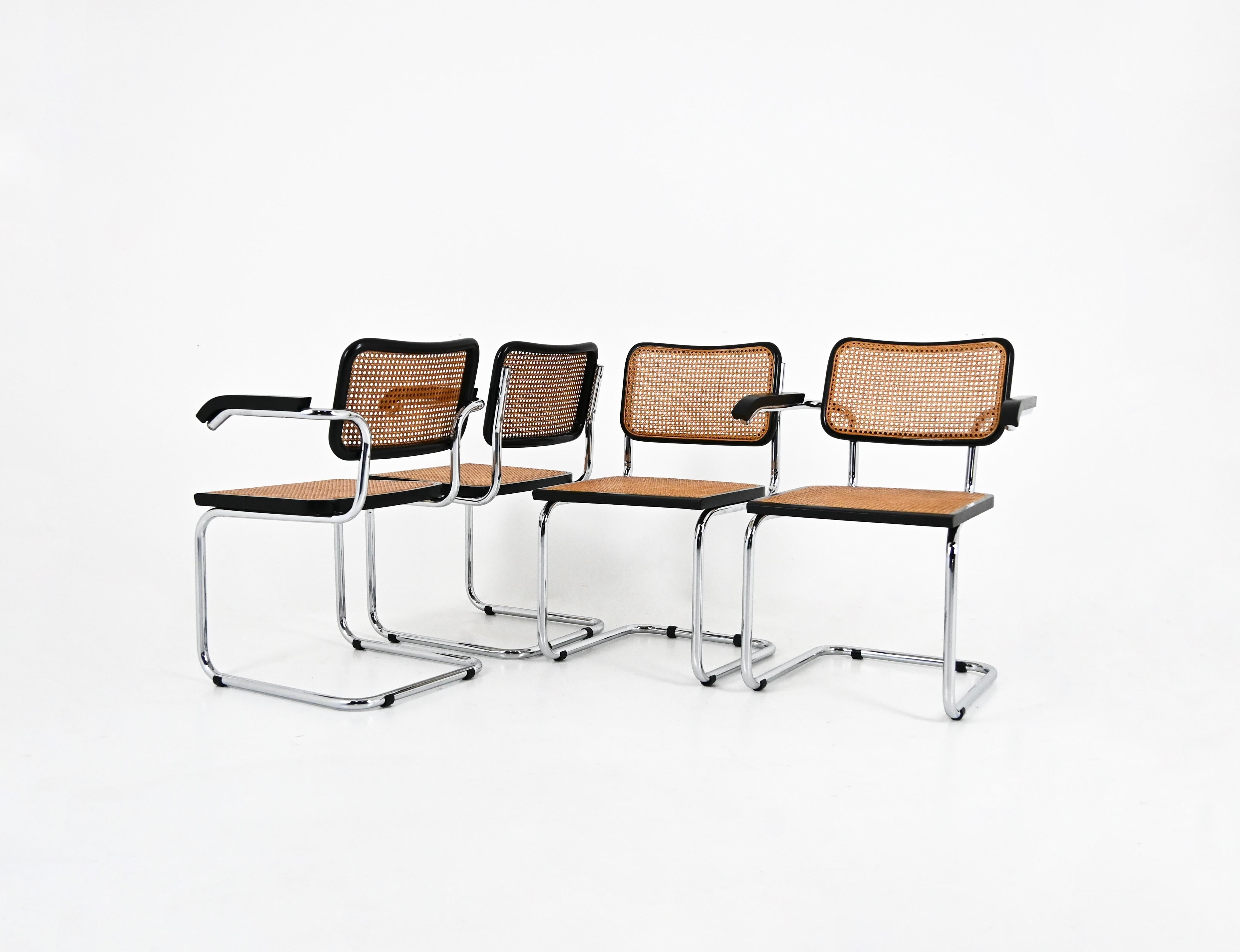 Set di 4 sedie in metallo, legno e rattan. 
Dimensioni: altezza della seduta: 46 cm. Larghezza con braccioli: 64 cm 
Usura dovuta al tempo e all'età delle sedie. 
PER LA SPEDIZIONE, RICHIEDICI DI RICEVERE IL MIGLIOR PREZZO



