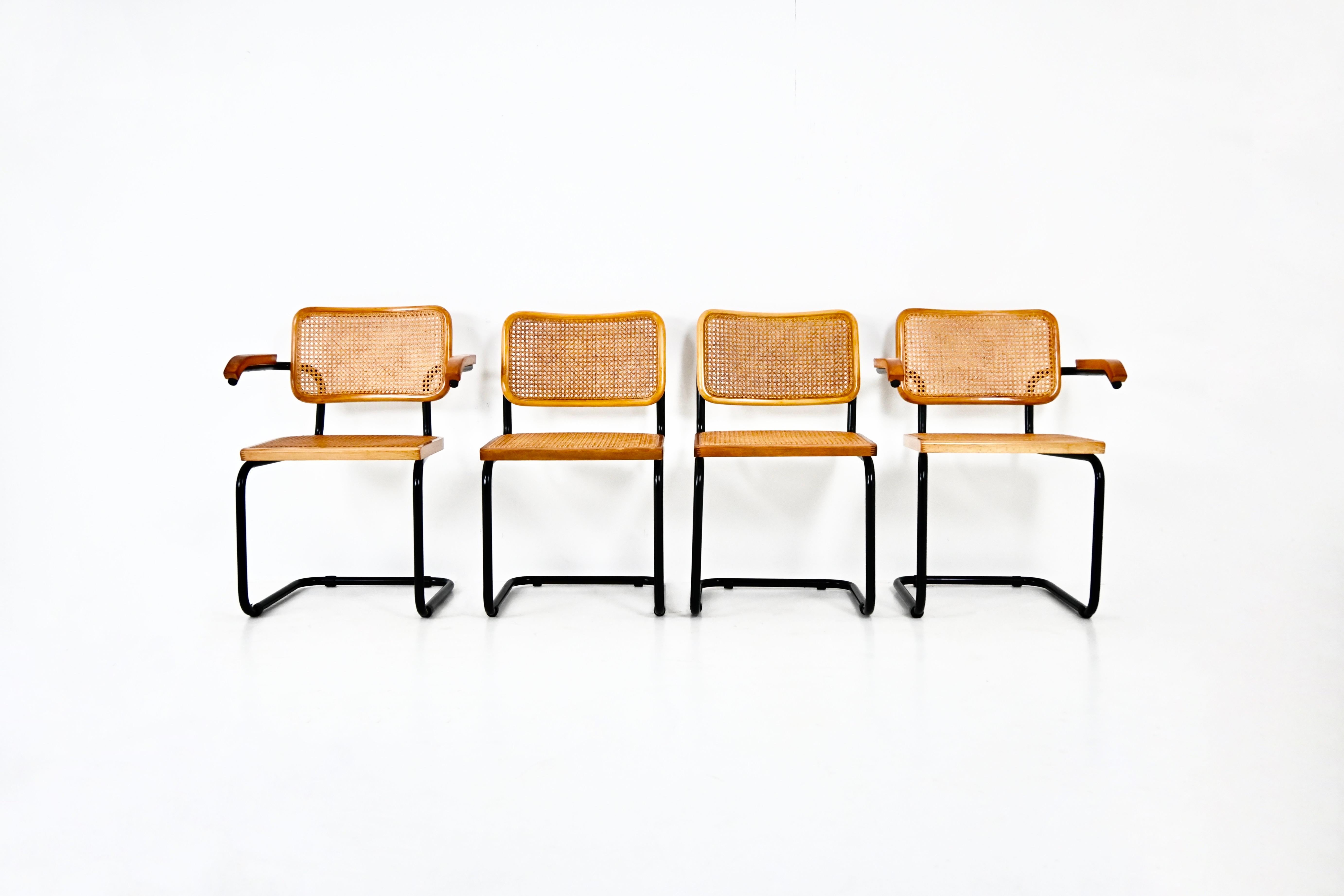 Italiano Sedie da pranzo stile B32 di Marcel Breuer, set di 4 pezzi in vendita