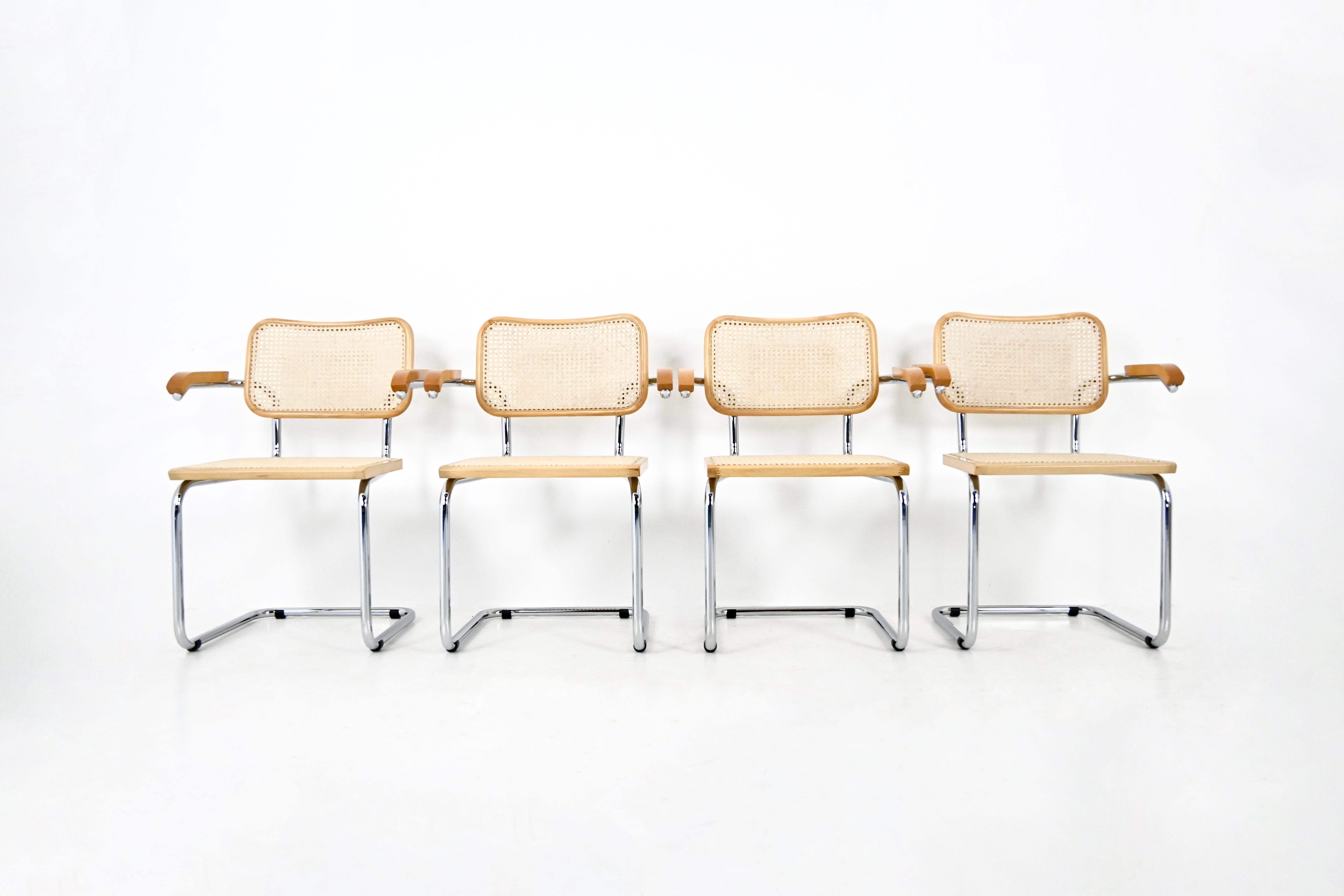 Italiano Sedie da pranzo stile B32 di Marcel Breuer, set di 4 pezzi in vendita