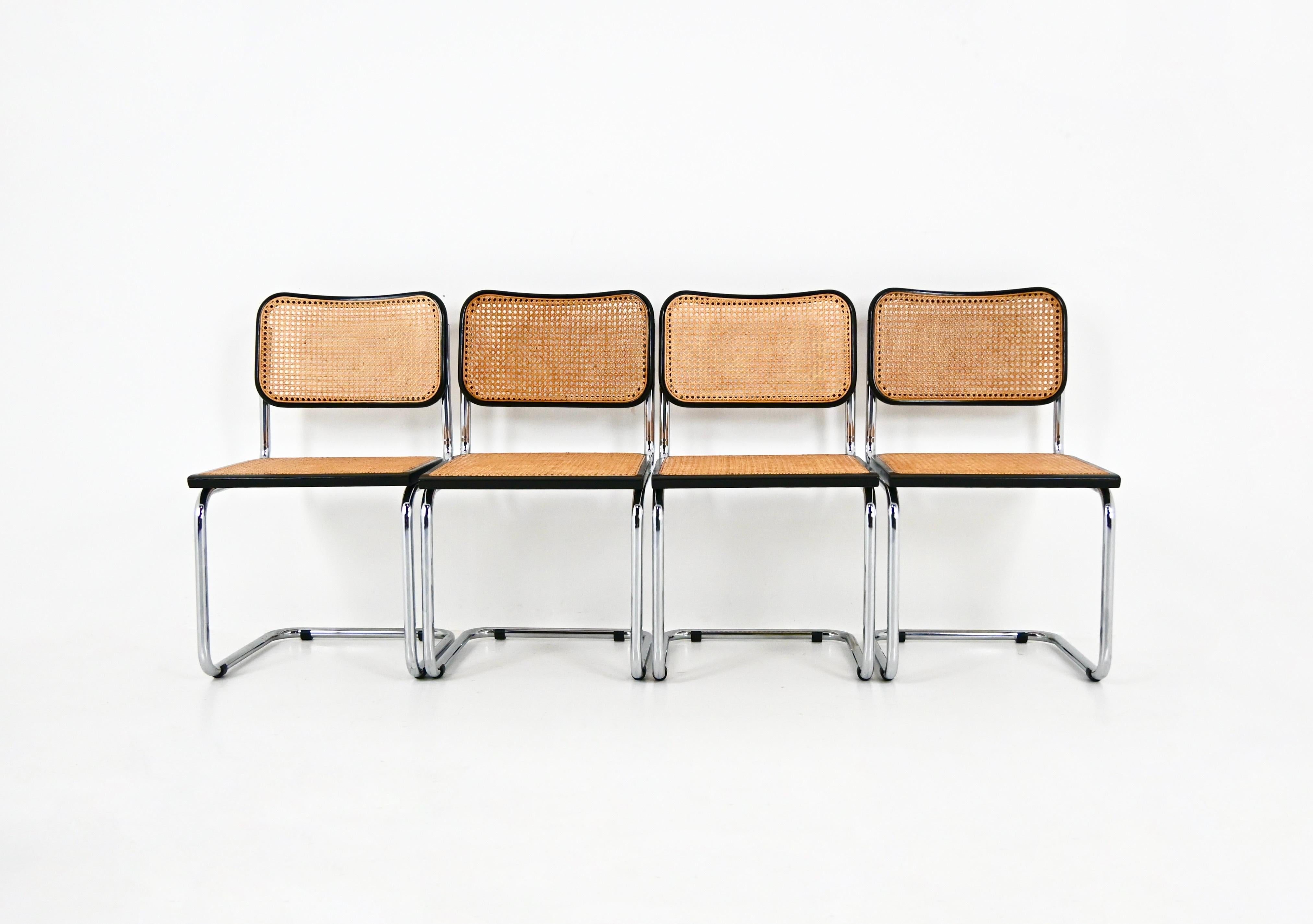 Italiano Sedie da pranzo stile B32 di Marcel Breuer, set di 4 pezzi in vendita