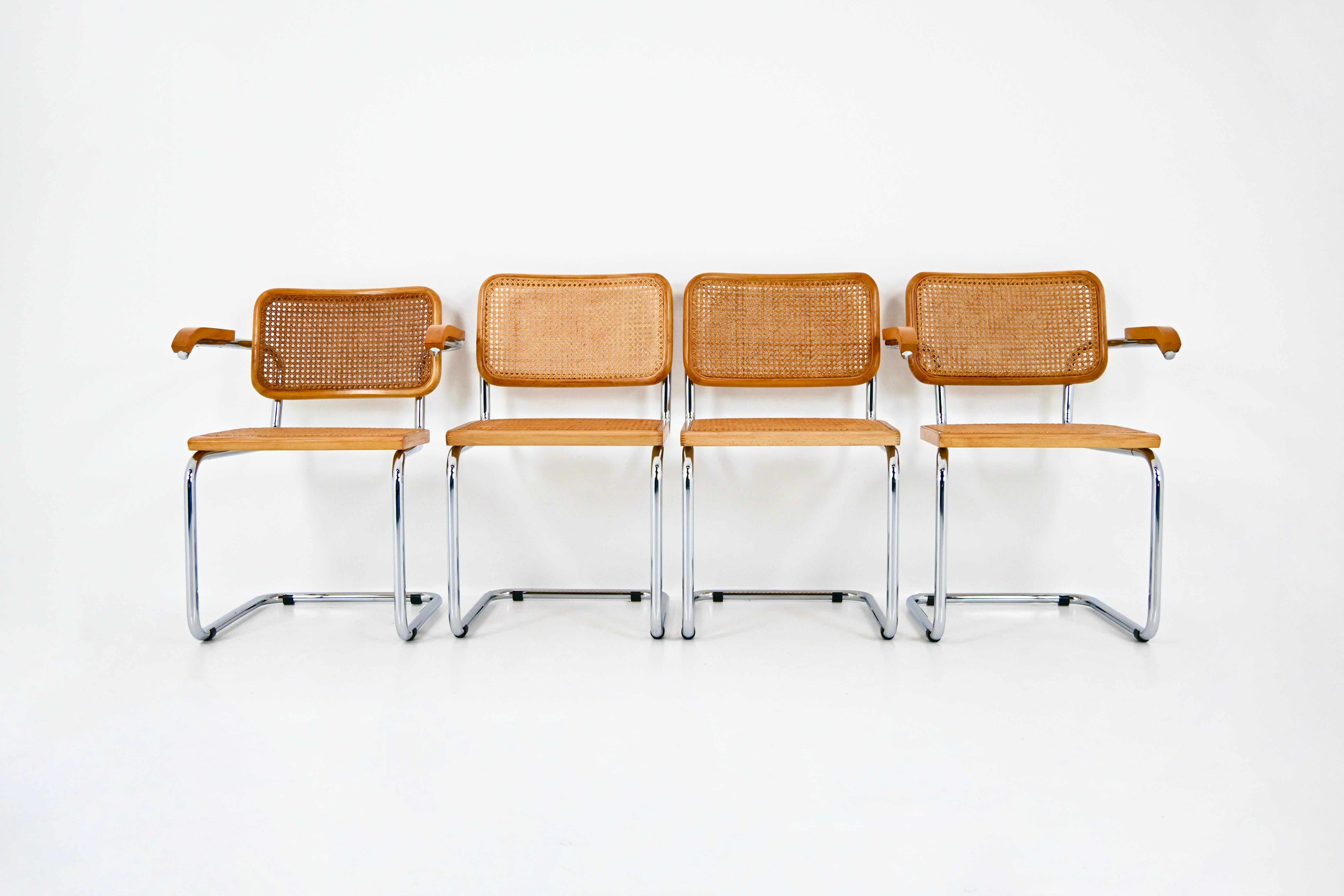 Italiano Sedie da pranzo stile B32 di Marcel Breuer, set di 4 pezzi in vendita