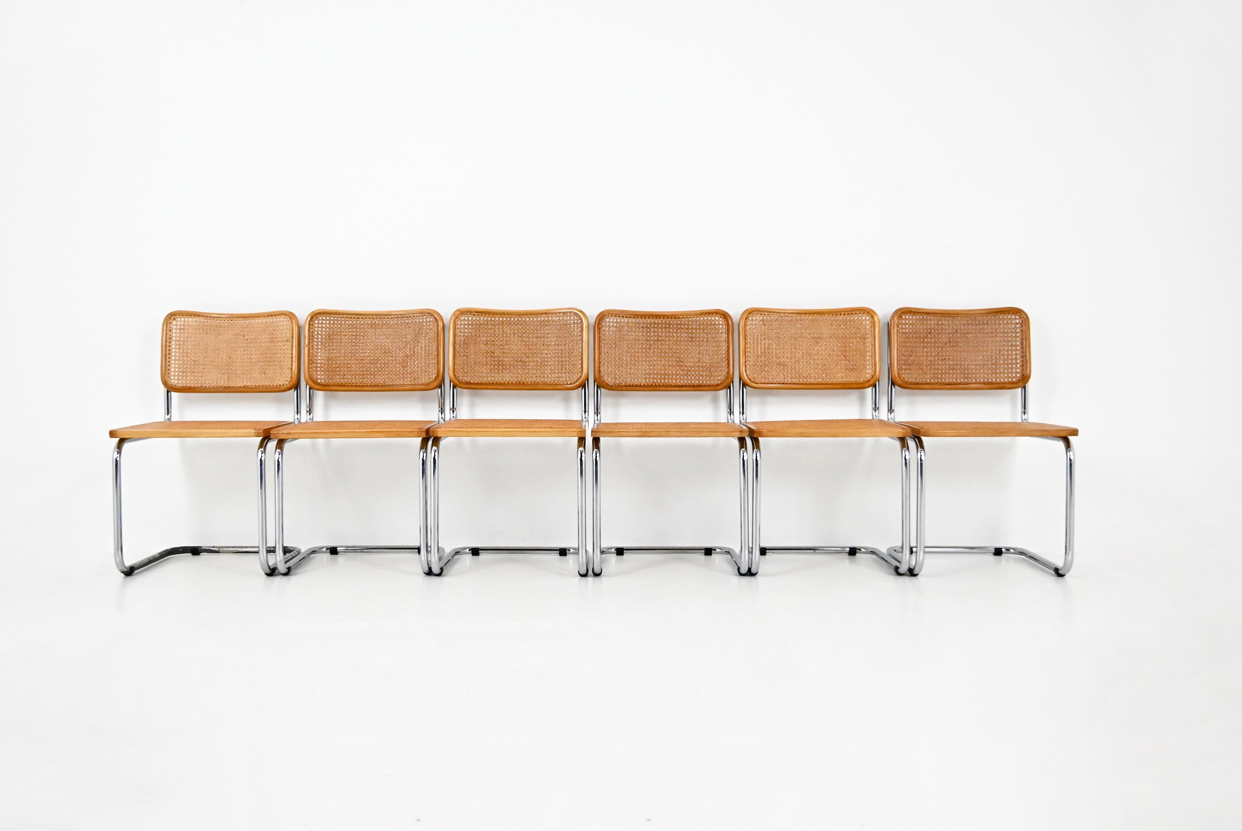Conjunto de 6 sillas de madera, ratán y metal. Altura del asiento: 45 cm. Desgaste debido al tiempo y a la edad de las sillas.
PARA EL ENVÍO, CONSÚLTANOS PARA RECIBIR EL MEJOR PRECIO