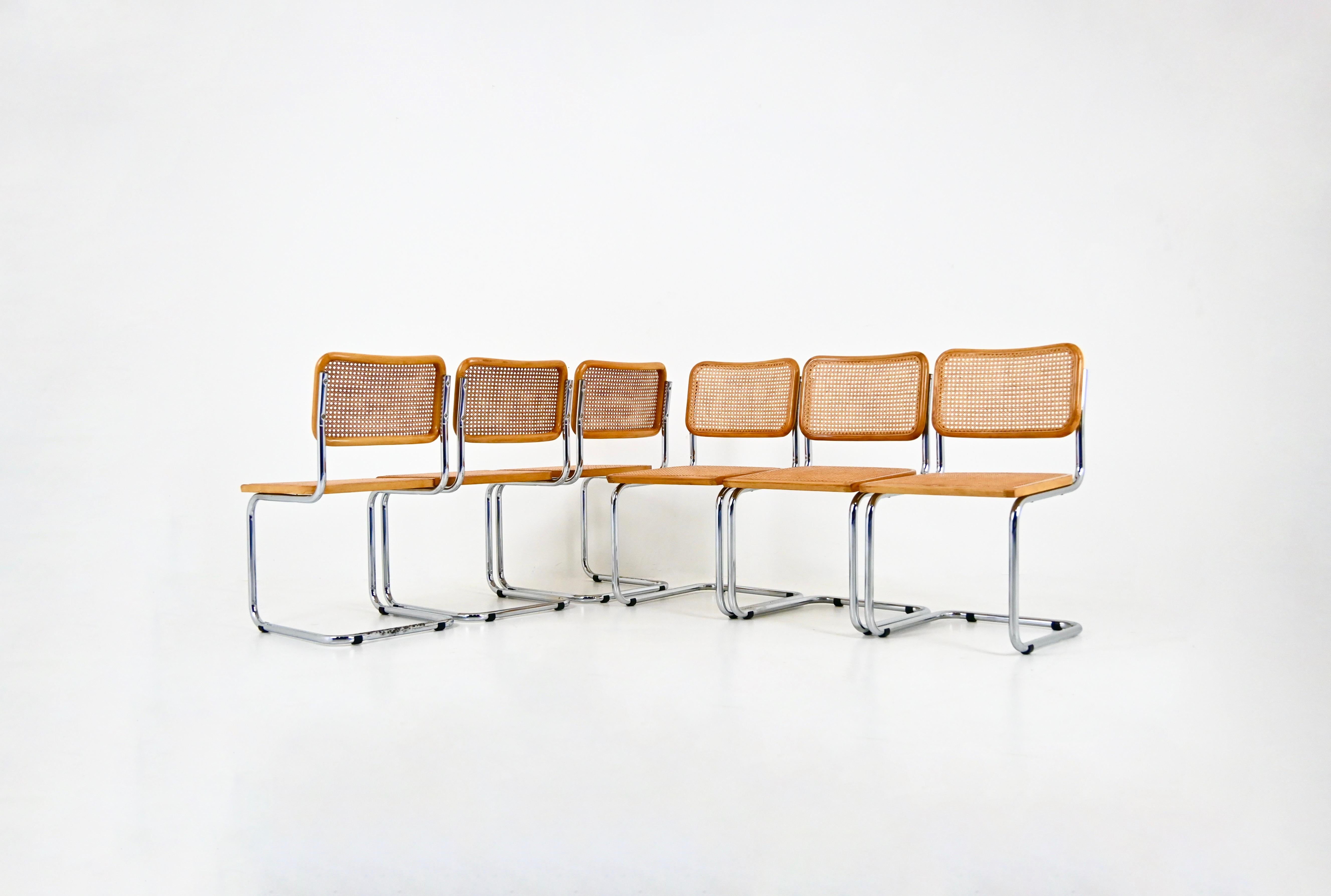 Set aus 6 Stühlen aus Holz, Rattan und Metall. Sitzhöhe: 45 cm. Abnutzung durch die Zeit und das Alter der Stühle.
FÜR DEN VERSAND, FRAGEN SIE UNS, UM DEN BESTEN PREIS ZU ERHALTEN