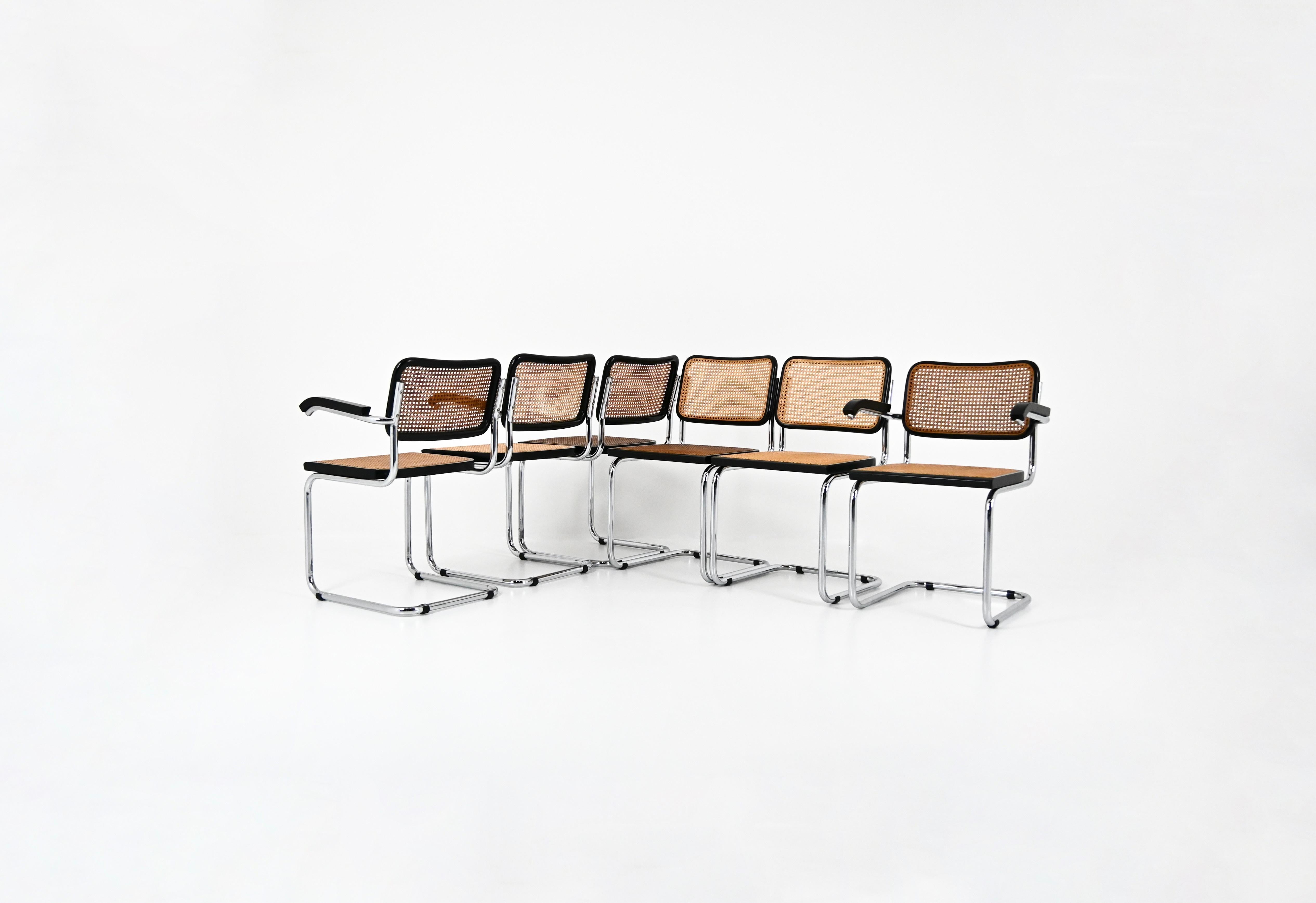 Set di 6 sedie in metallo, legno e rattan. 
Dimensioni: altezza della seduta: 47 cm. Larghezza con braccioli: 60 cm 
Usura dovuta al tempo e all'età delle sedie. 
PER LA SPEDIZIONE, RICHIEDICI DI RICEVERE IL MIGLIOR PREZZO



