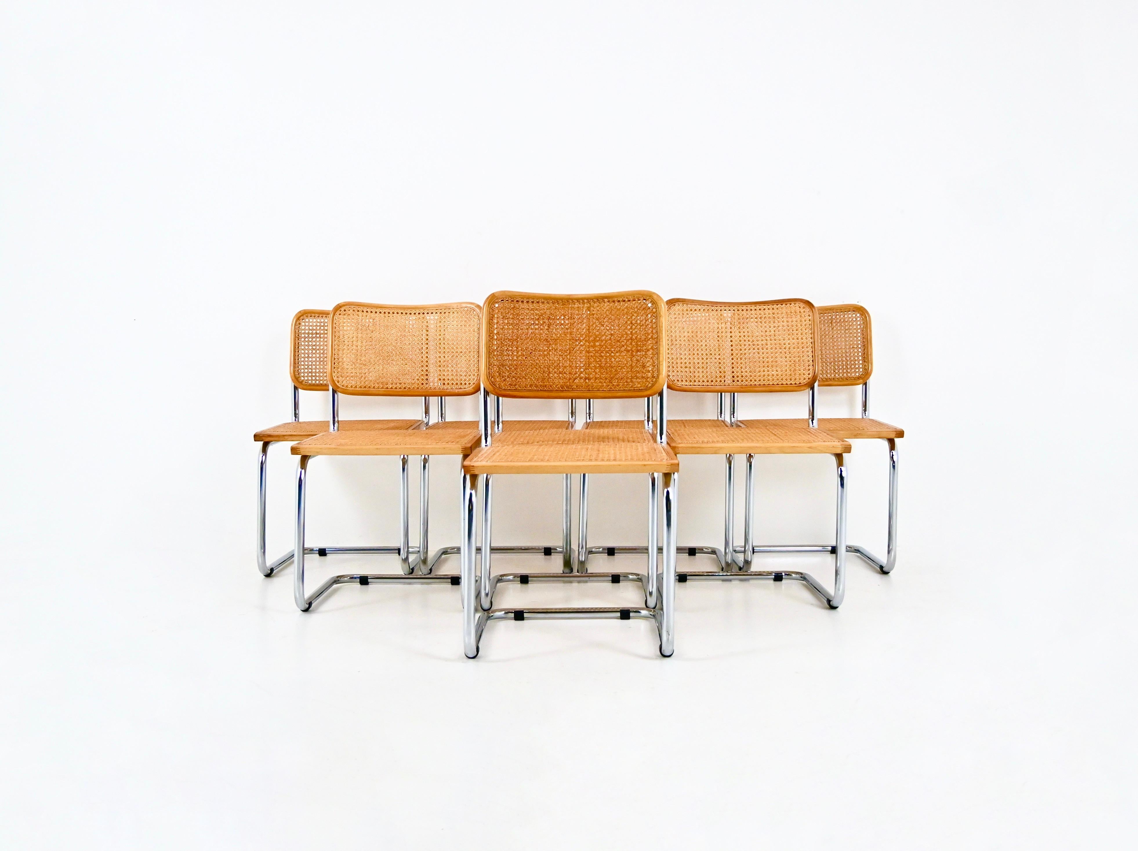 Ensemble de 8 chaises en bois, rotin et métal. Hauteur du siège : 45 cm. Usure due au temps et à l'âge des chaises.
POUR L'EXPÉDITION, NOUS CONSULTER POUR OBTENIR LE MEILLEUR PRIX