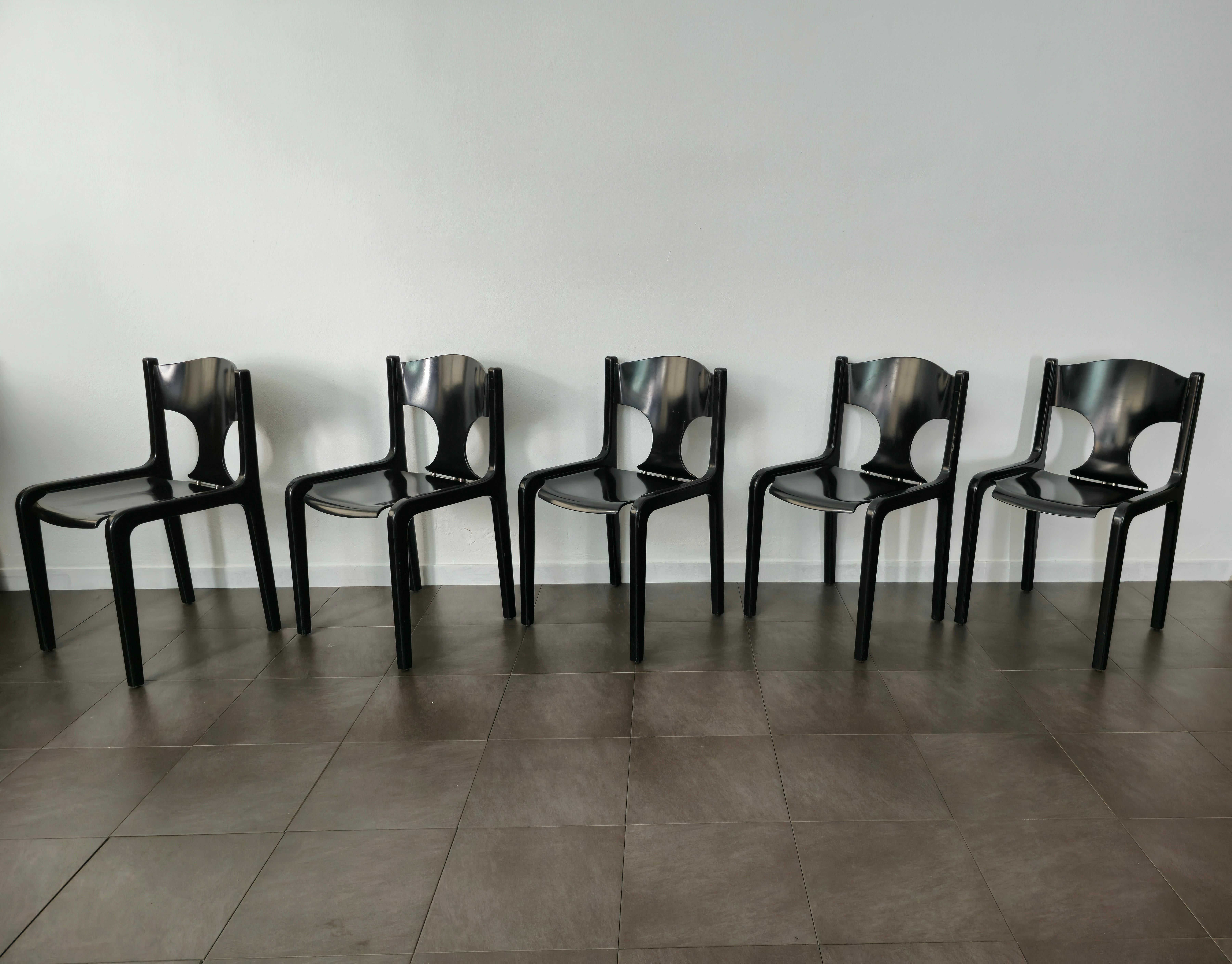 Set of 5 chairs of excellent quality and manufacture designed by the Italian designer Augusto Savini and produced in 1968' by Pozzi.
Every single chair was made of black enamelled bentwood with steel accessories.



Note: We try to offer our