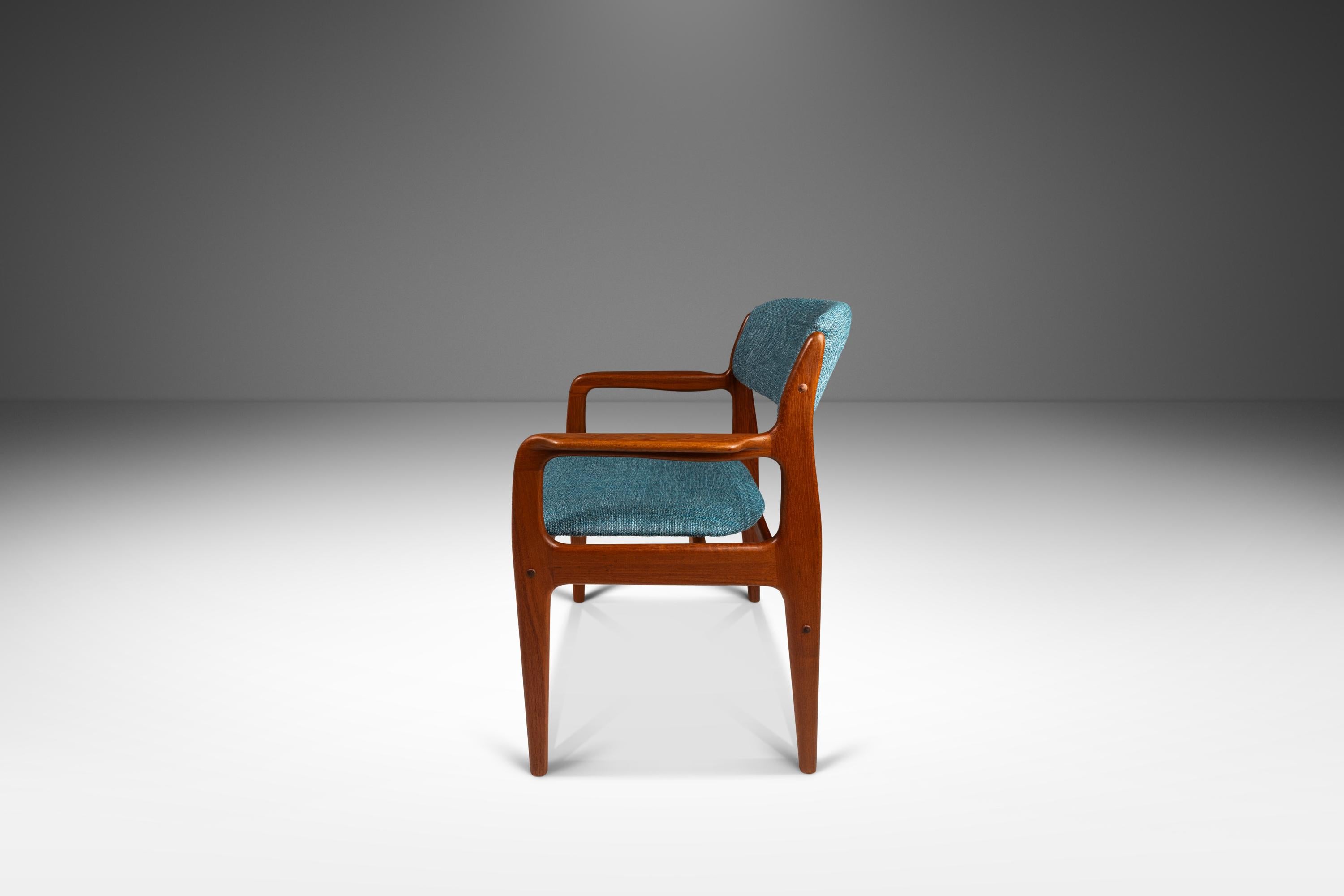 Scandinave moderne Chaise de salle à manger/de bureau/chaise en teck massif et nouveau tissu d'ameublement de Benny Linden, vers 1980 en vente