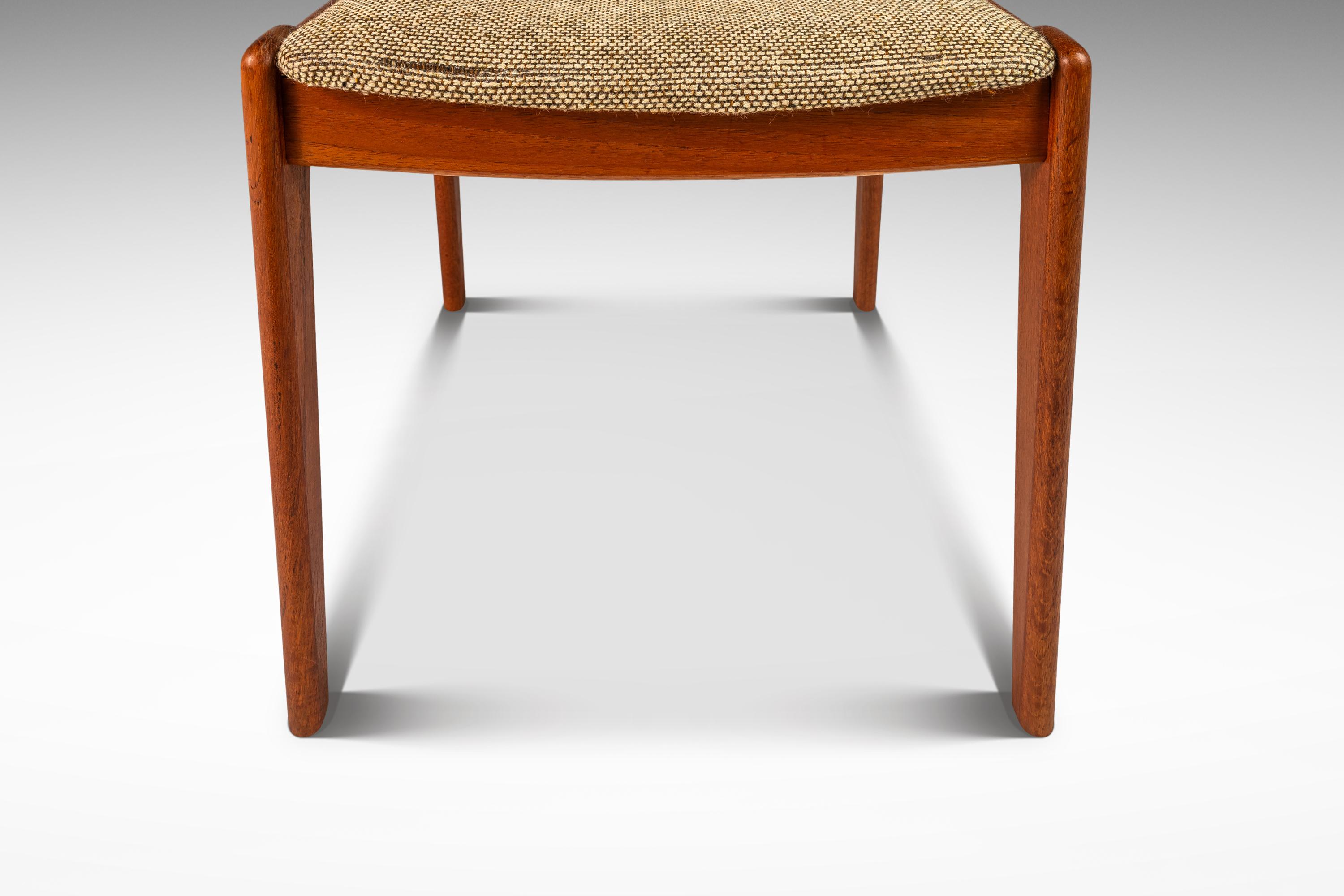 Sedia da pranzo/scrivania in teak e tessuto color avena, Scandinavia Woodworks, anni '70 ca. in vendita 6