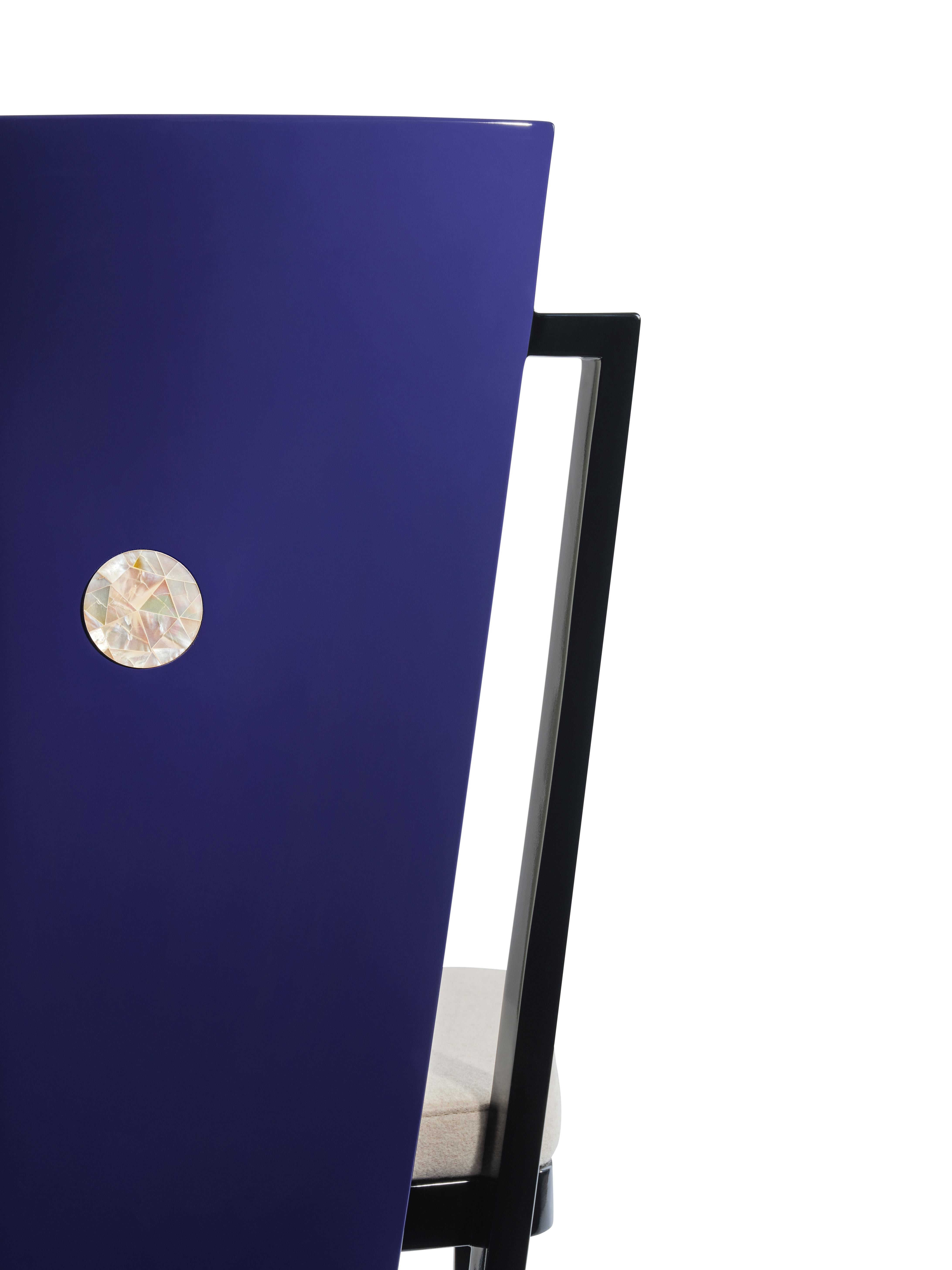 Moderno Sedia a ventaglio da pranzo in legno laccato, conchiglie e imbottitura in lana di Artempo in vendita