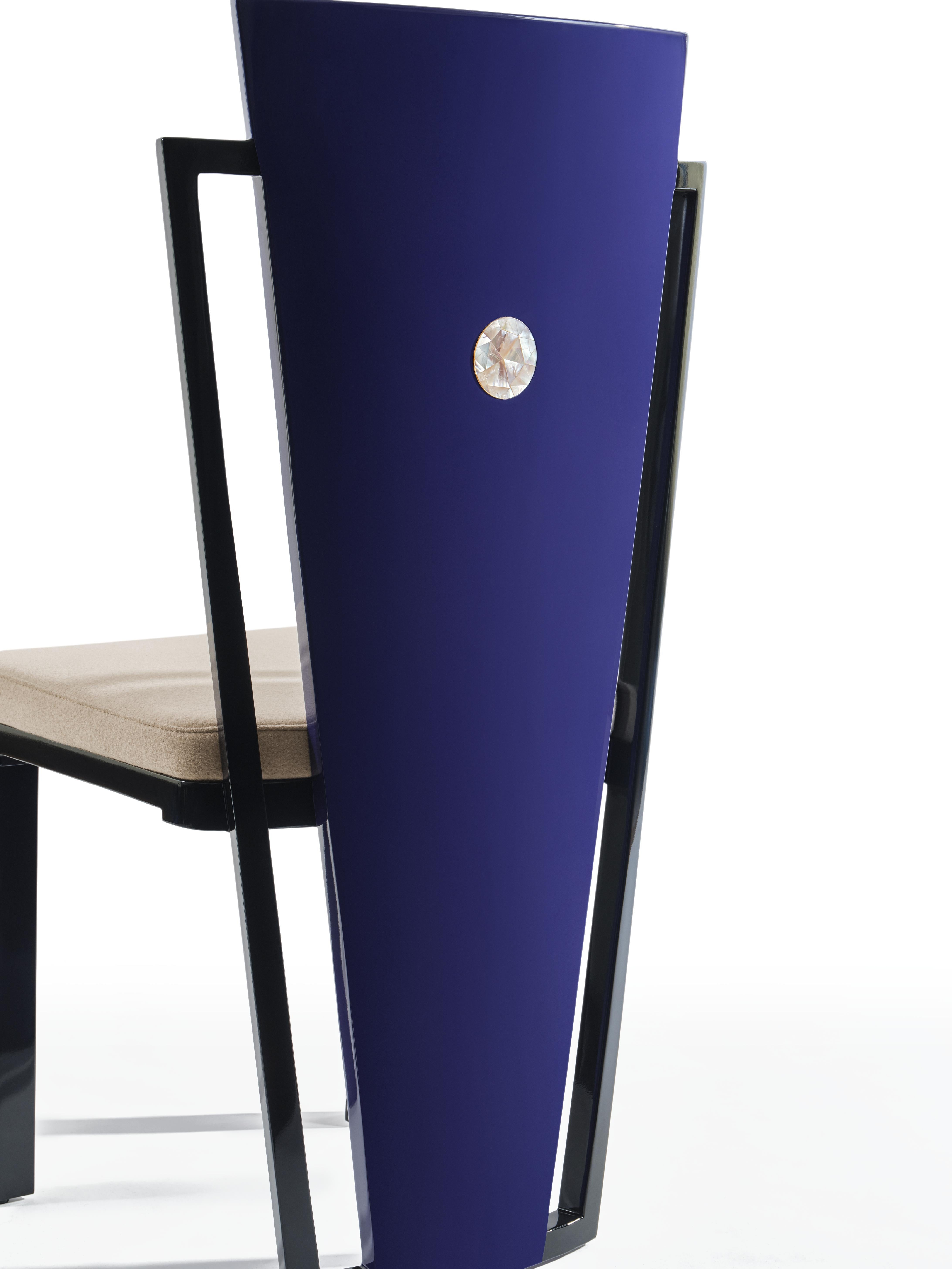 Cinese Sedia a ventaglio da pranzo in legno laccato, conchiglie e imbottitura in lana di Artempo in vendita