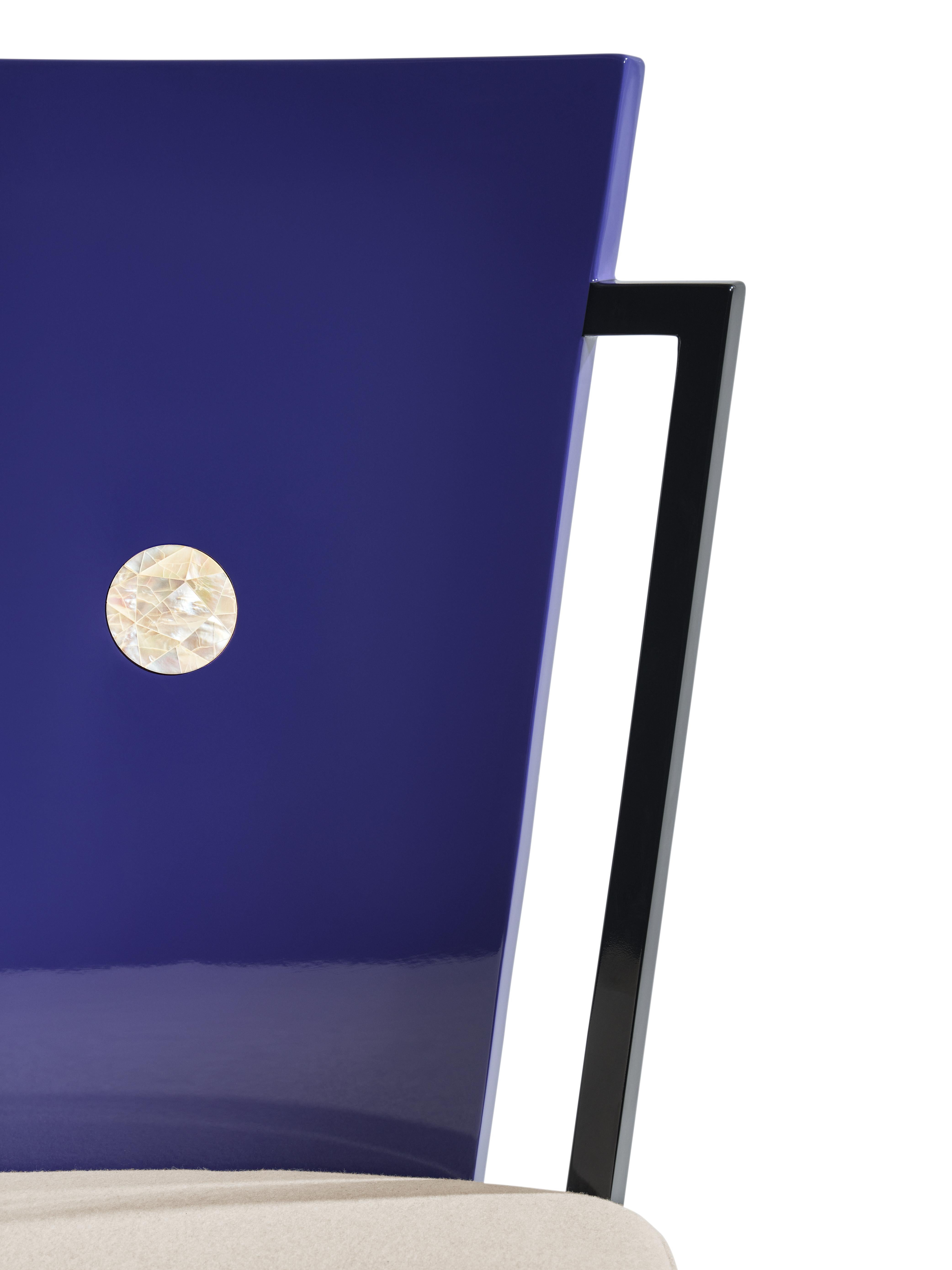 Legno Sedia a ventaglio da pranzo in legno laccato, conchiglie e imbottitura in lana di Artempo in vendita