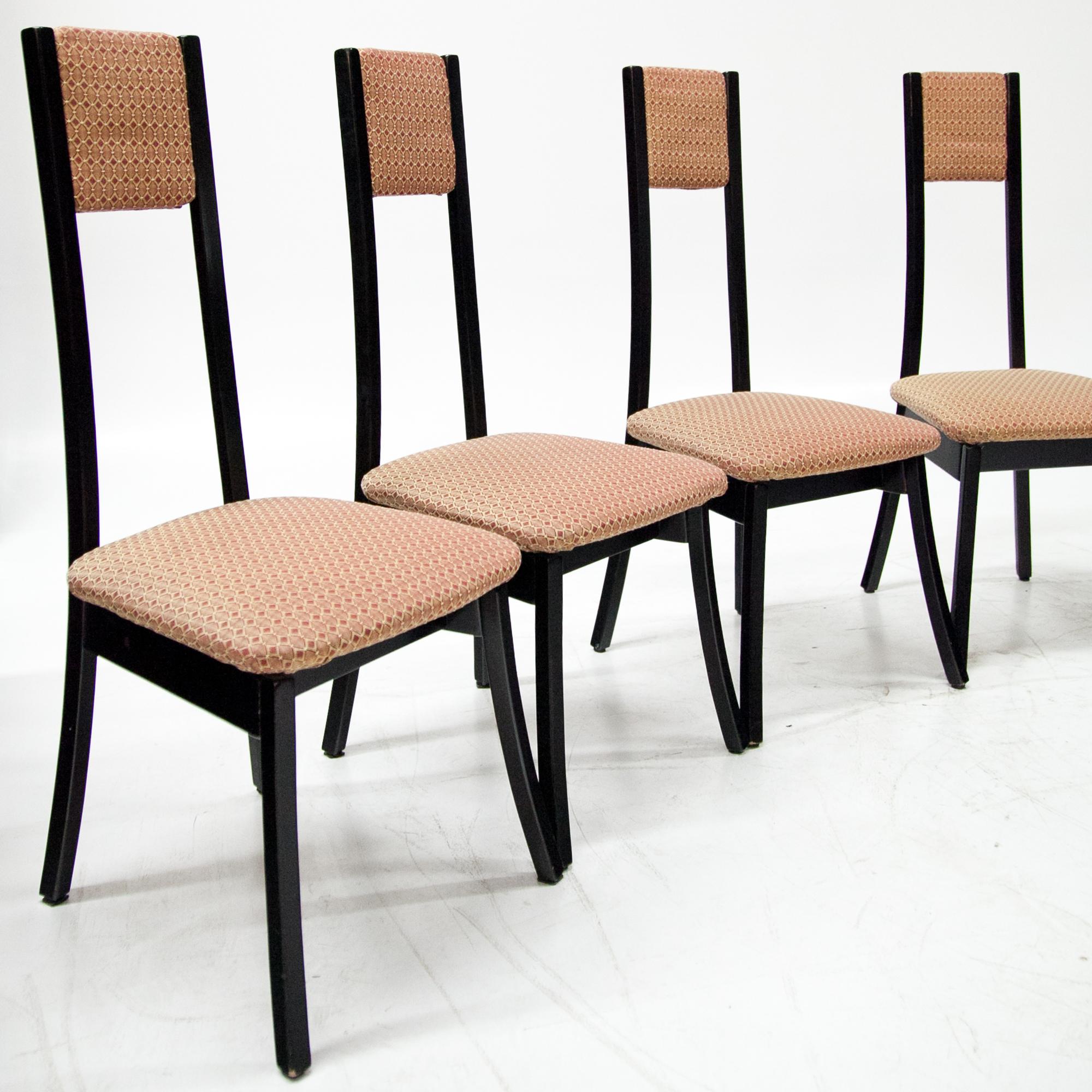 Satz von sechs Esszimmerstühlen von Angelo Mangiarotti, Italien, 1970er Jahre (Holz) im Angebot