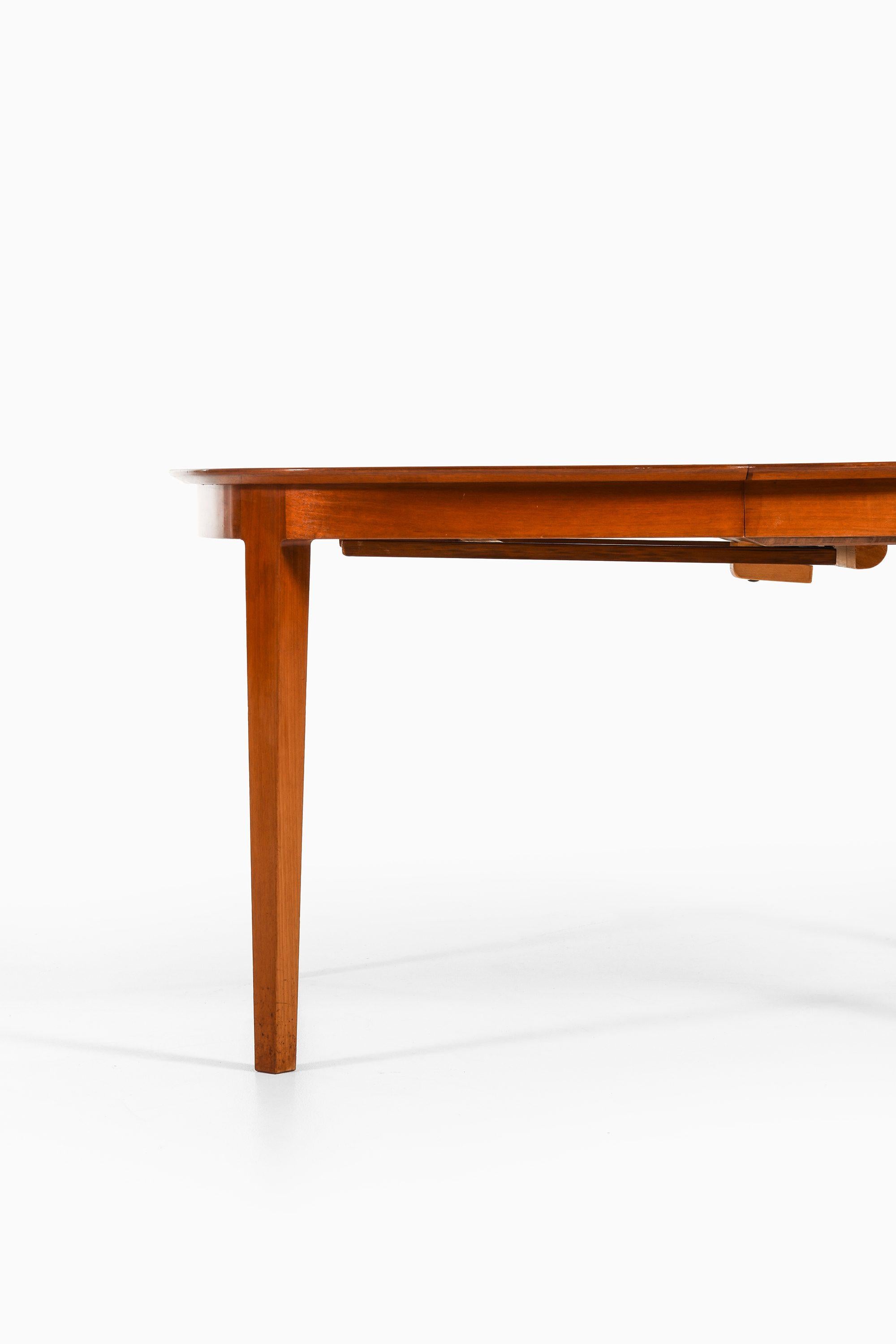 20th Century Dining in Mahogany and Stained Pine by Frits Henningsen, 1940's For Sale
