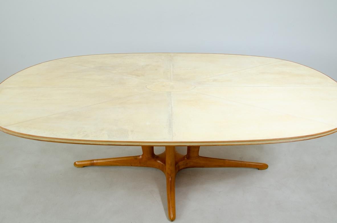 Dining Large Table in Maple Wood and Top Covered with Goat Skin In Excellent Condition For Sale In Milano, IT