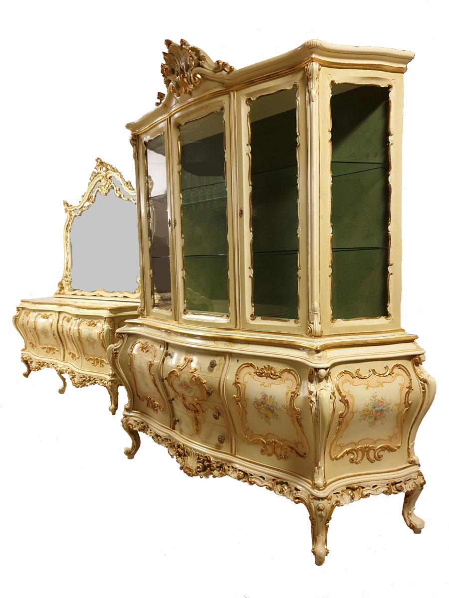 Beautiful dining room / living room in the style of Venetian.

A prestigious and eye-catching 10-piece furniture set Venetian, designed for the dining room or exclusive living room.

Kept in the most beautiful, olive-cream (with a predominance of
