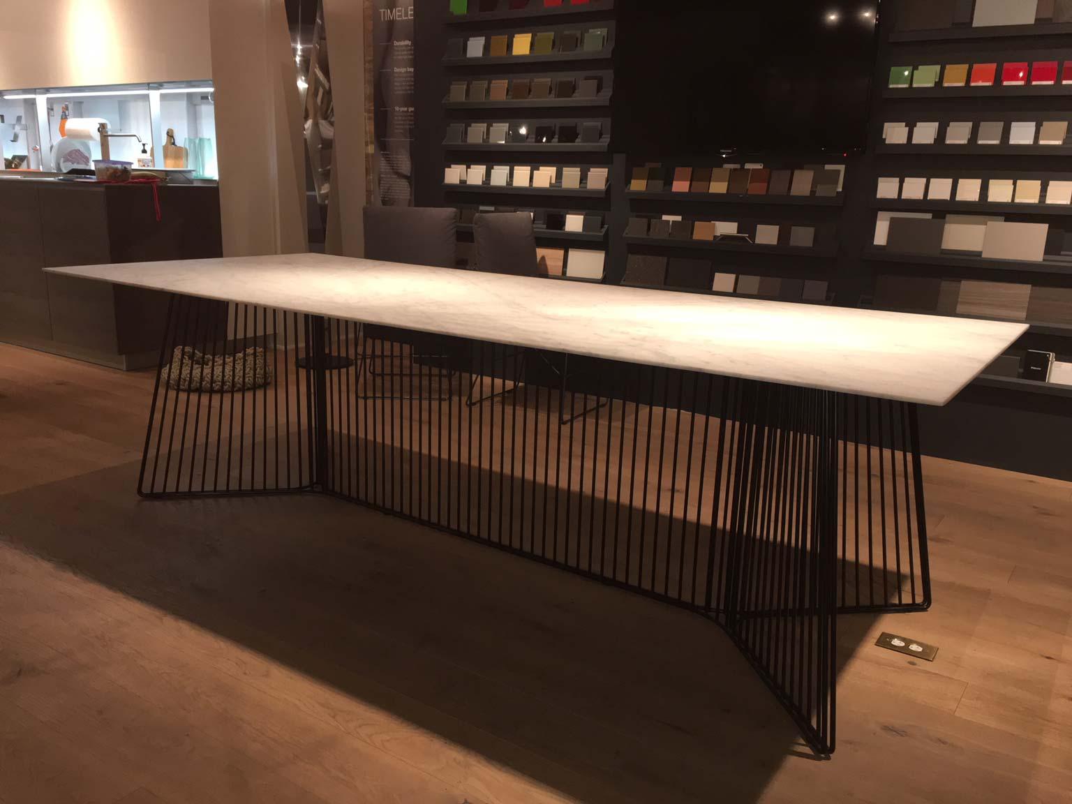 Ess- oder Konferenztisch aus Marmor mit Carrara-Platte aus schwarzem Stahl von Driade (Moderne)