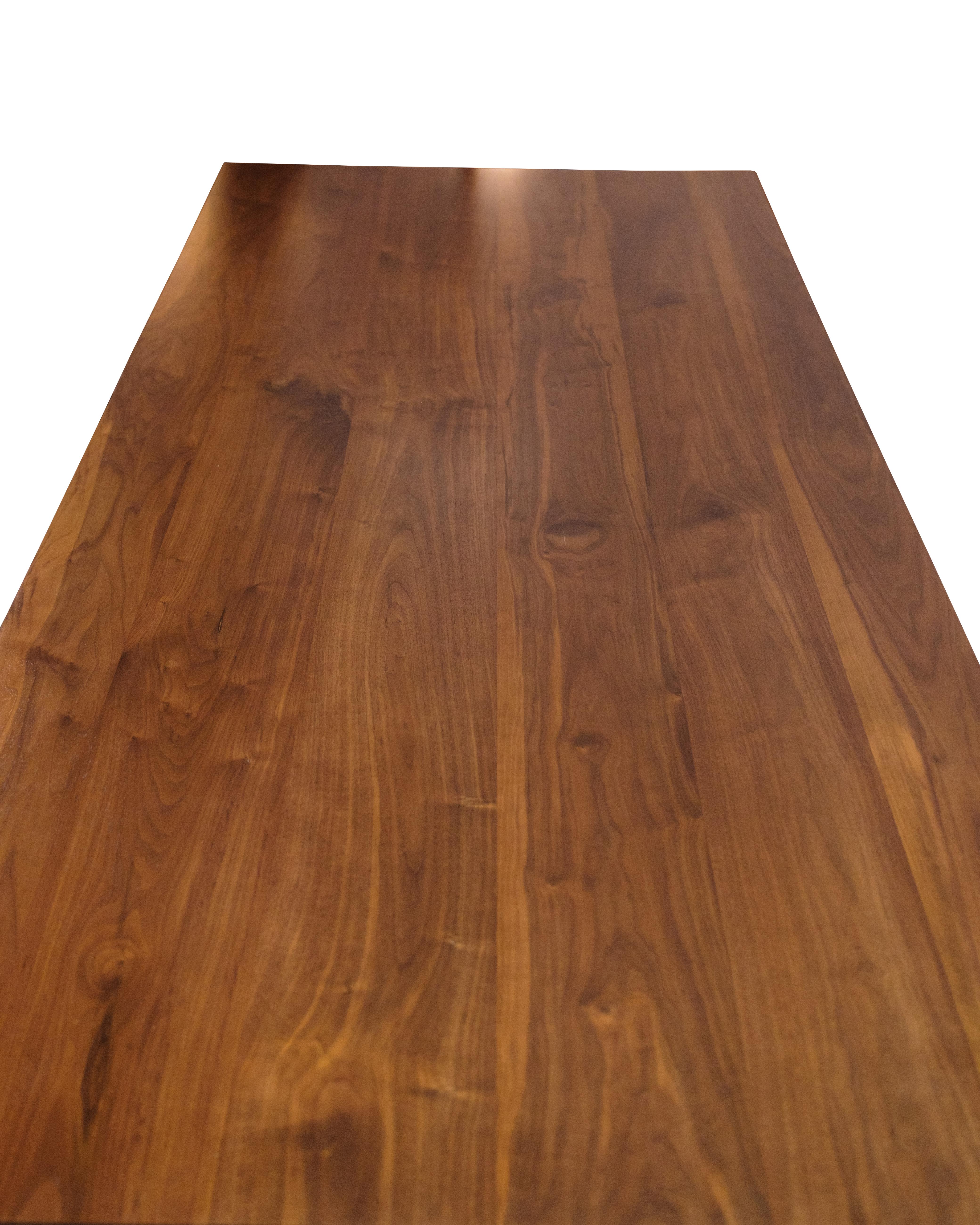 Moderne Table de salle à manger/Planke en noyer massif avec structure en métal noir en vente