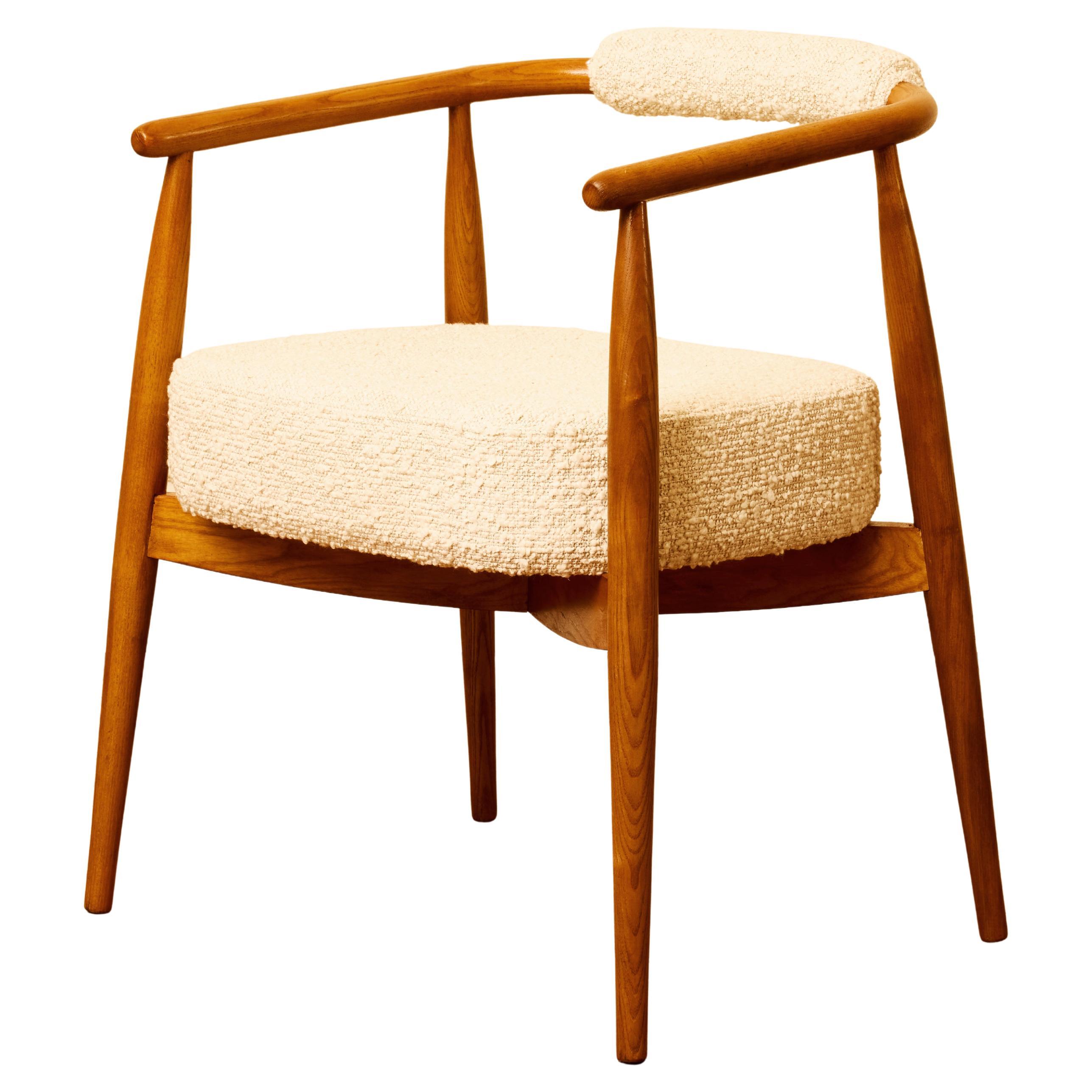 Dining room armchairs in wood and bouclette fabric