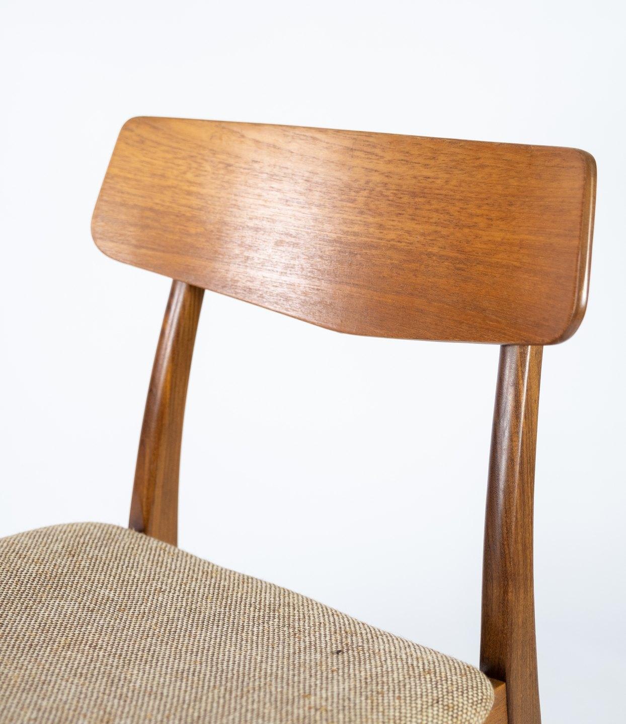 Danois Chaise de salle à manger en teck et tissu léger de design danois des années 1960 en vente