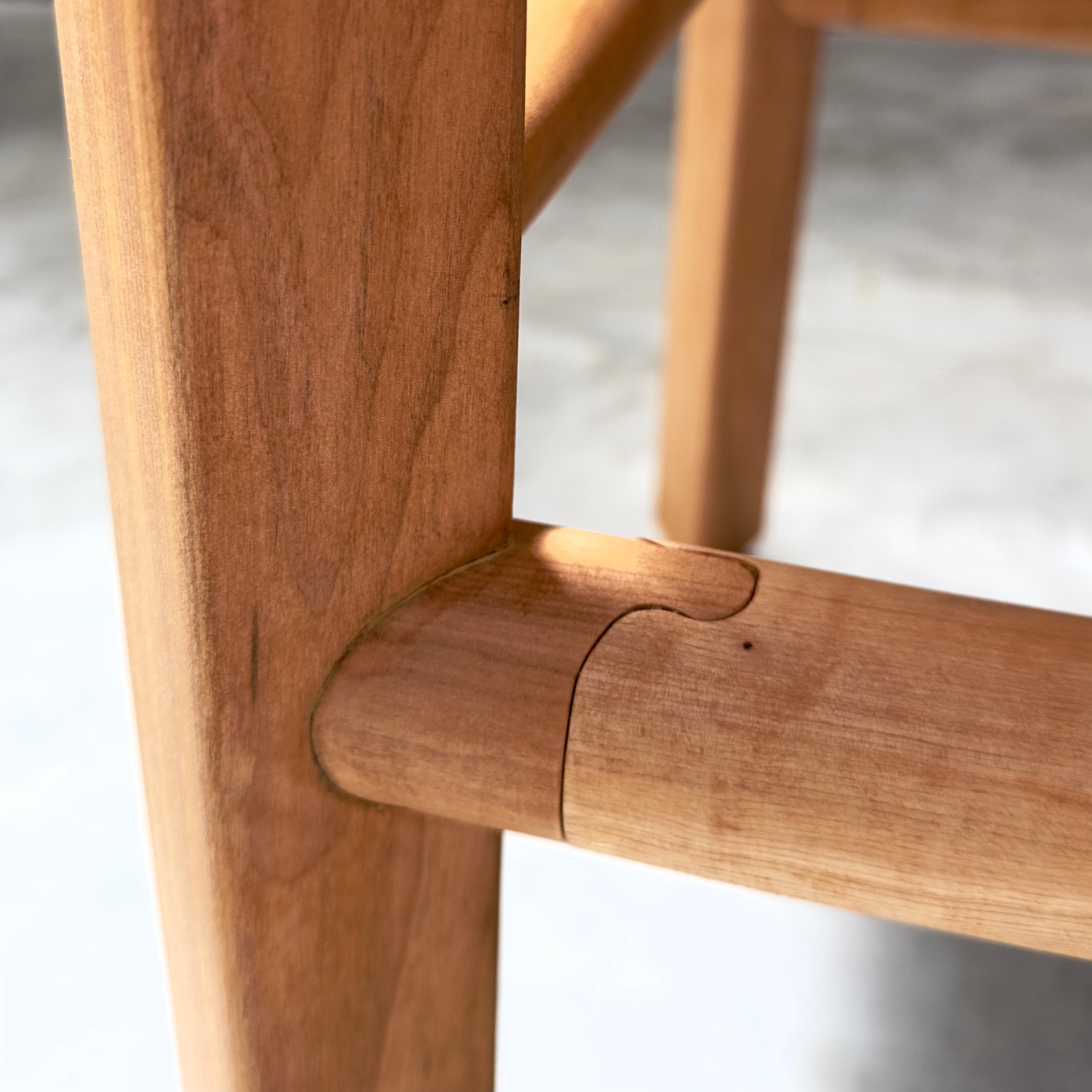Esszimmerstuhl aus Holz und Leder aus Patagonia im Angebot 4