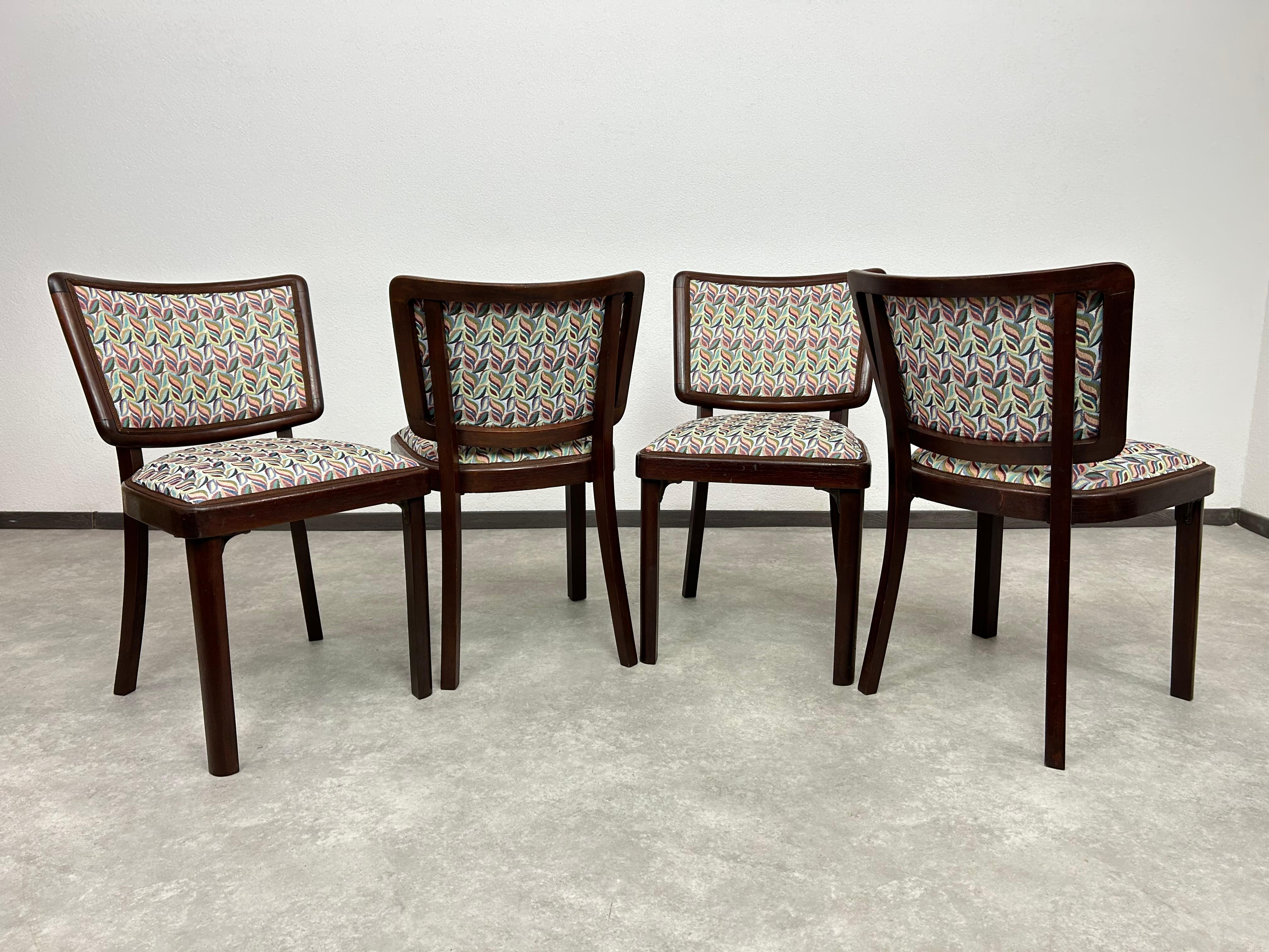 Sedie per sala da pranzo B-47 di Thonet. Colorato e lucidato a regola d'arte.