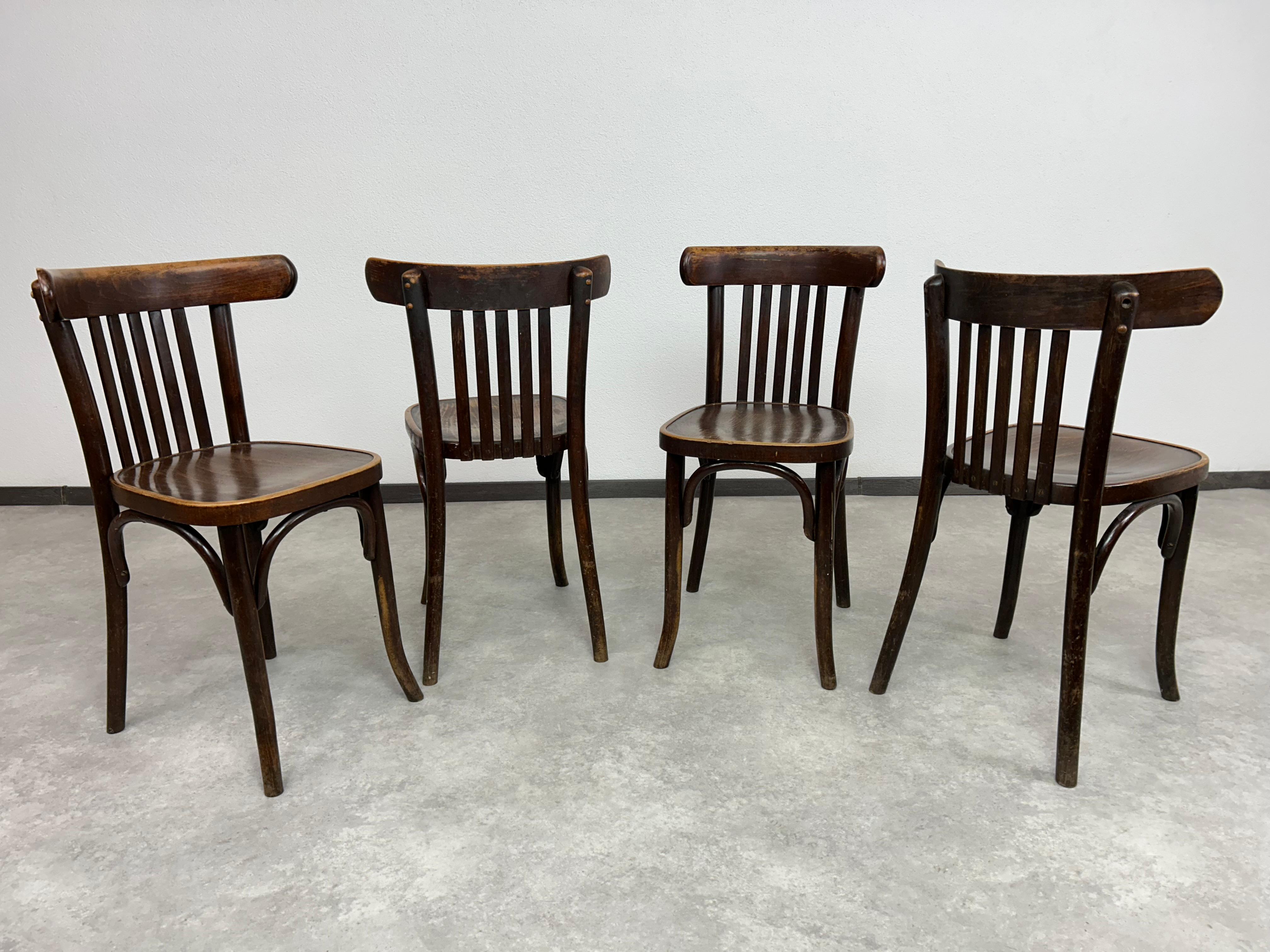 Sedie per sala da pranzo di Tatra Nábytok Martin in ottime condizioni originali con segni d'uso.
