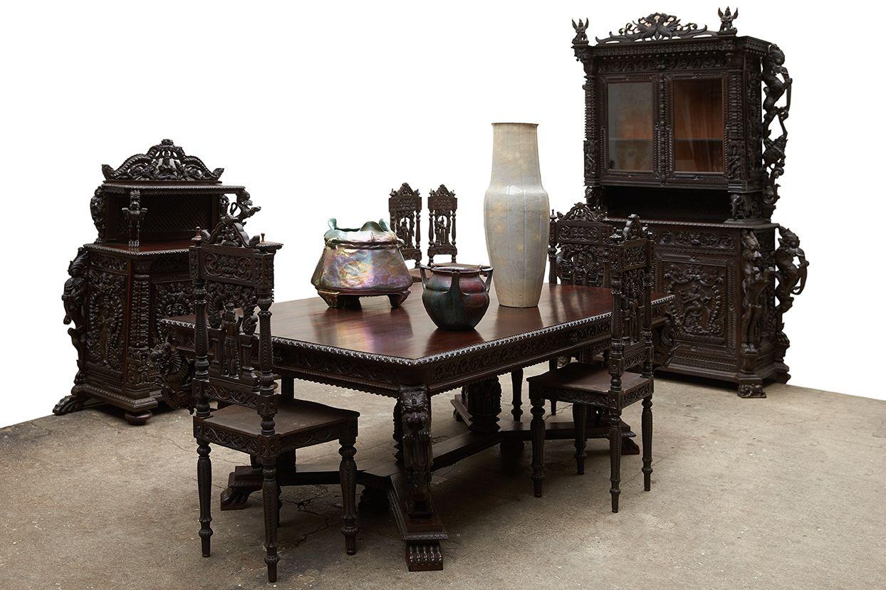 With this amazing set of furniture for the Governor of Pondicherry's dining-room, take a flight to South-East India, where you’ll reach the former kingdom of the Mughals (Vedhapuri). 

In 1673, the Kingdom of France conquers the territory of