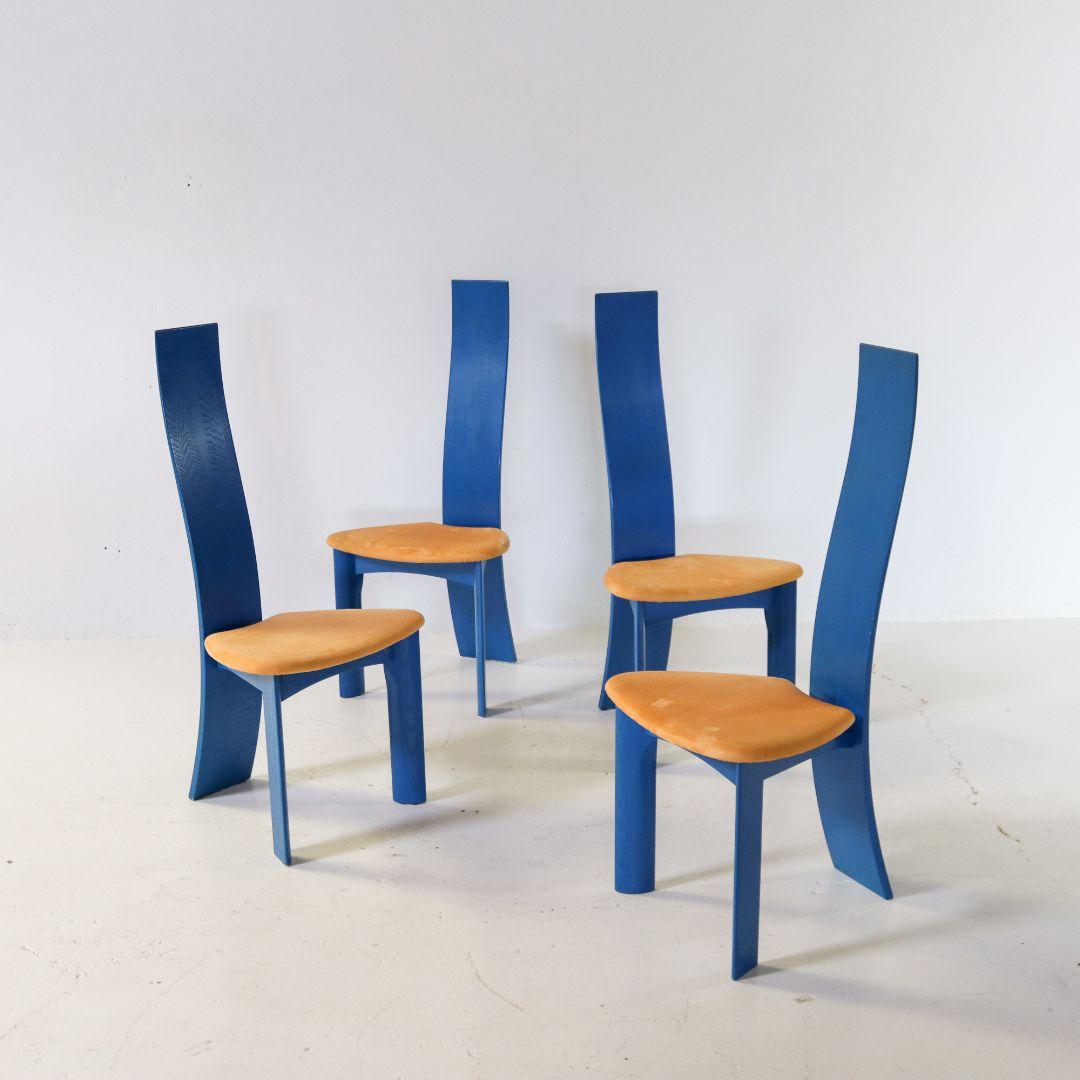 Sculptural dining room set by Bob & Dries van den Berghe for Tranekaer Möbler. Denmark, 1995. The set consists of 4 'Iris' chairs and a folding 'Cirkante' dining table. The set is made of blue lacquered maple wood, in combination with an almost new