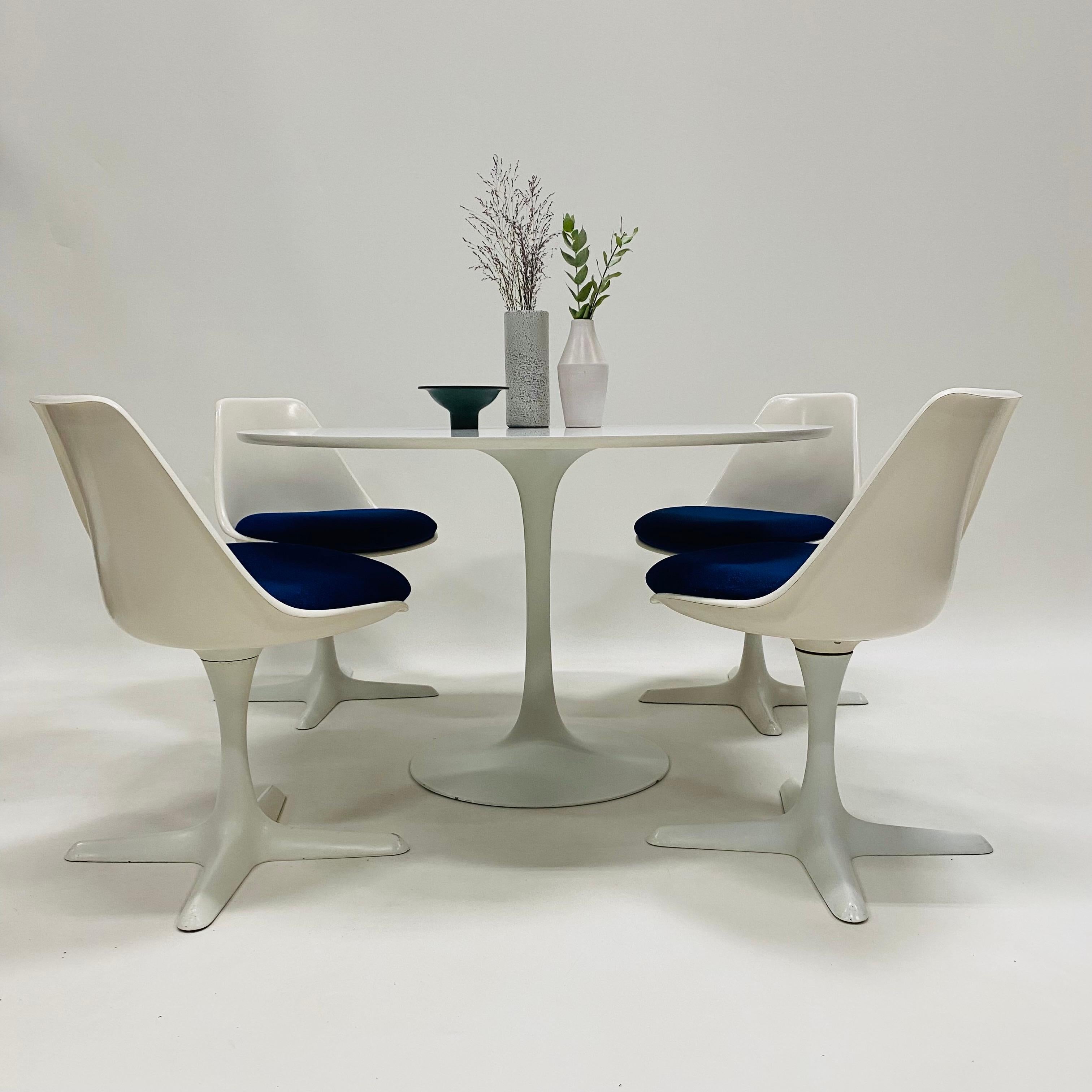 MID CENTURY DINING SET BY MAURICE BURKE FOR ARKANA, UNITED KINGDOM 1970S

Designer: Maurice Burke
Manufacturer: Arkana
Model: Tulip table and chairs
Material: Fiberglass, metal, wood

Measurements table:
Height: 73 cm 
Width: 120,5 cm 
Depth: 120,5