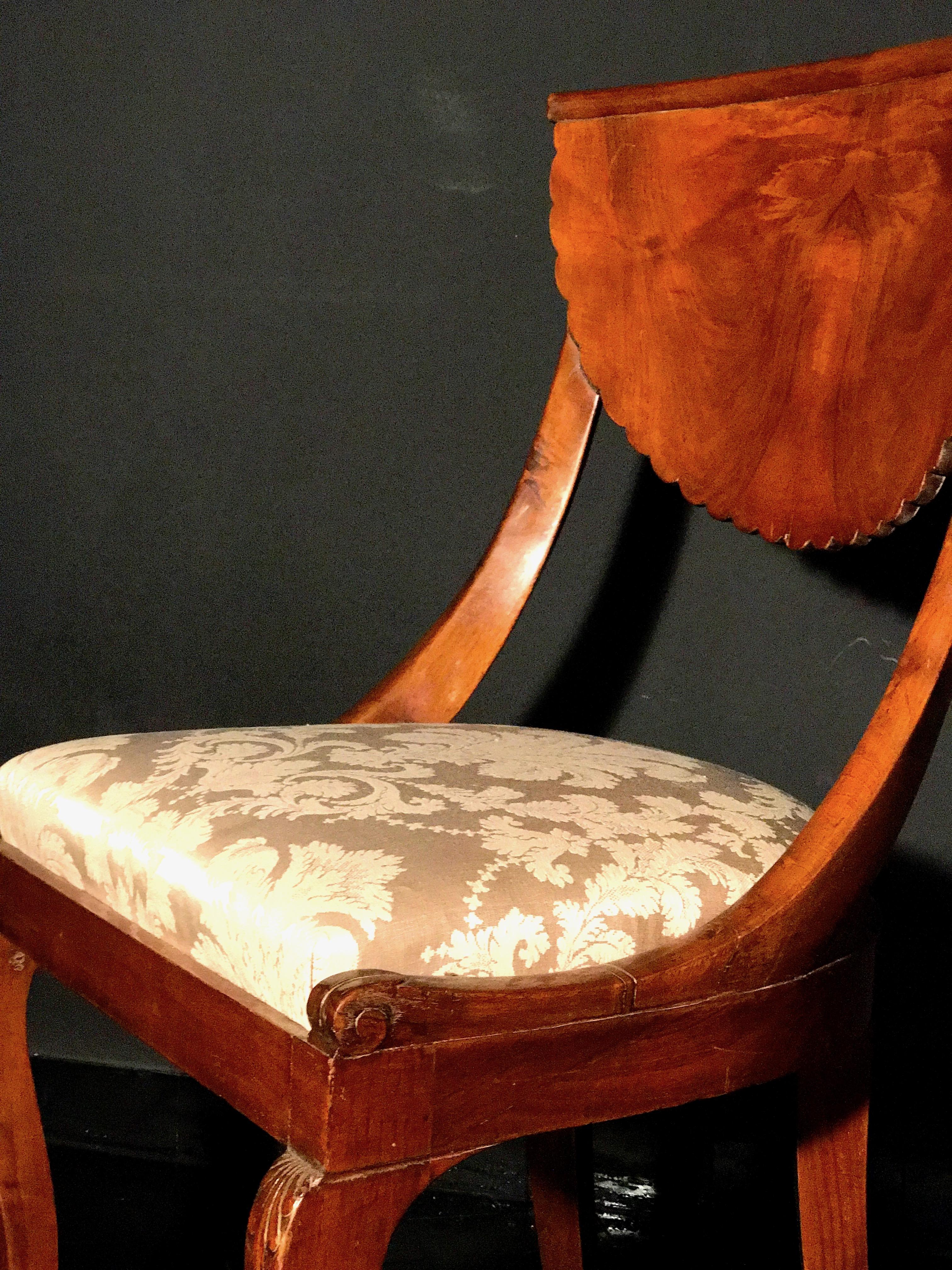 Esszimmergarnitur aus acht italienischen Stühlen und einem Paar Sesseln:: 1790 im Angebot 4