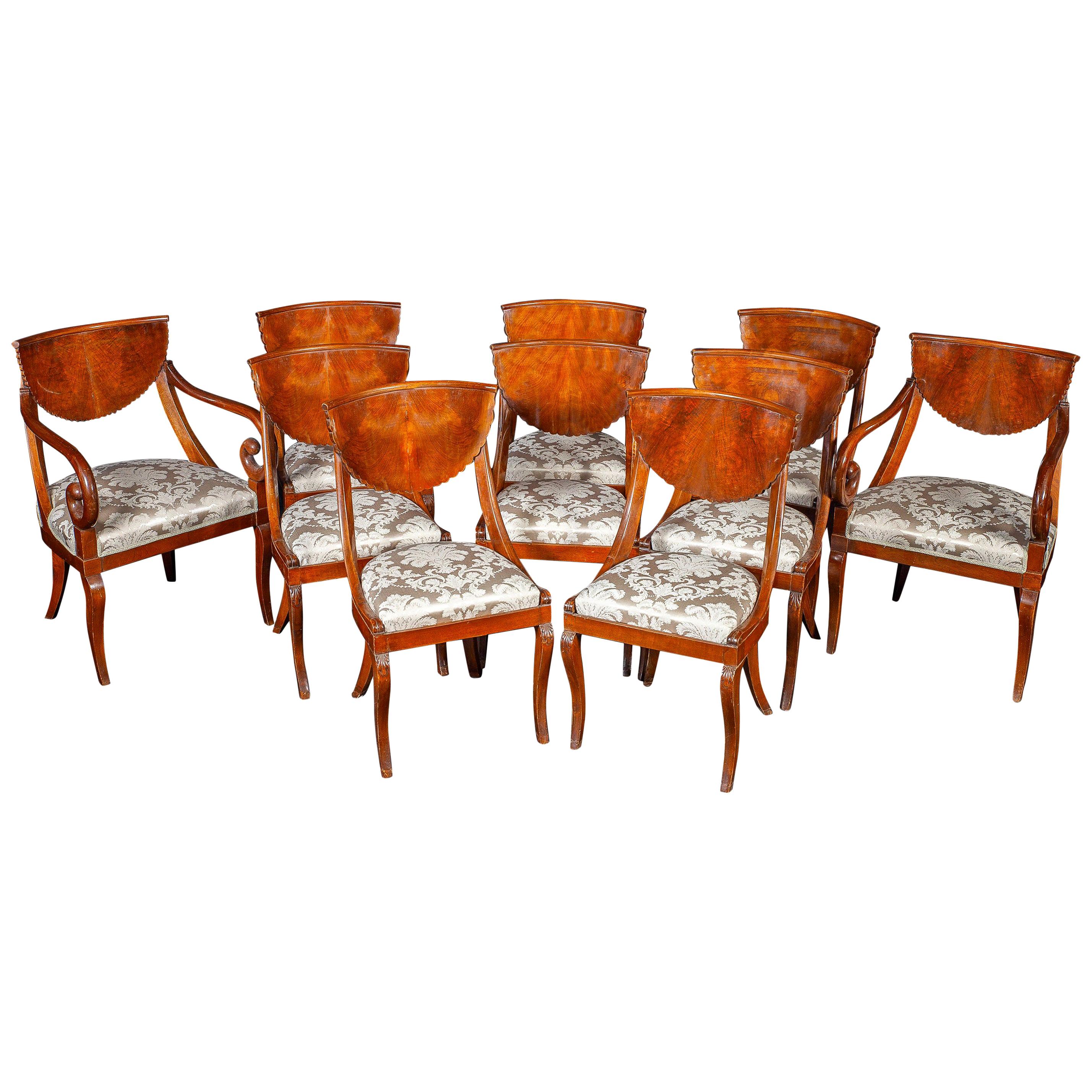 Set da sala da pranzo composto da otto sedie italiane e una coppia di poltrone, 1790