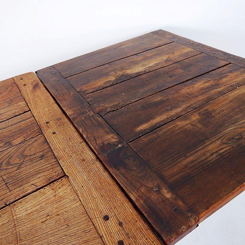 Set aus einem ausziehbaren Holztisch und 6 Stühlen für das Esszimmer (Brutalismus) im Angebot