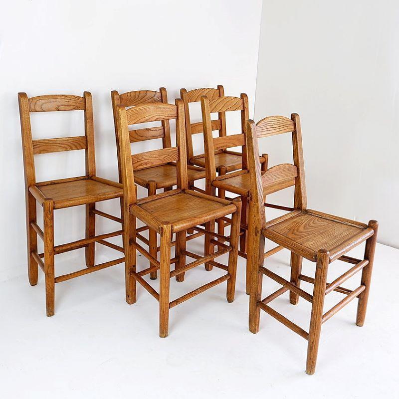 Dining room set of one extendable wooden table and set of 6 chairs In Good Condition In Brussels , BE