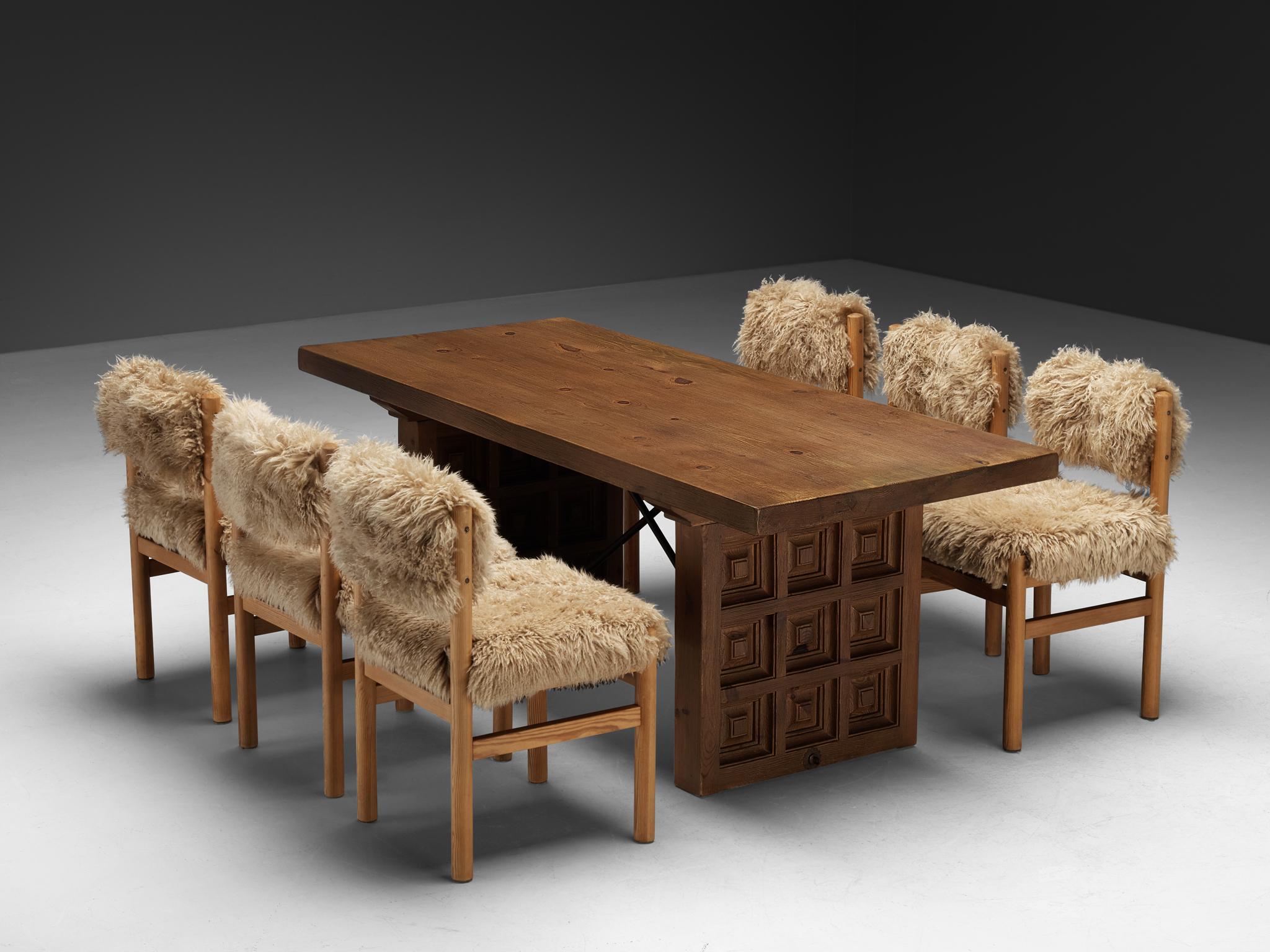 Dining room set consisting of a Biosca dining table in pine and dining chairs upholstered in sheepskin.

Biosca, dining table, stained pine, iron, Spain, 1960s

Outstanding Spanish dining table that is executed by Biosca in an architectural way. The