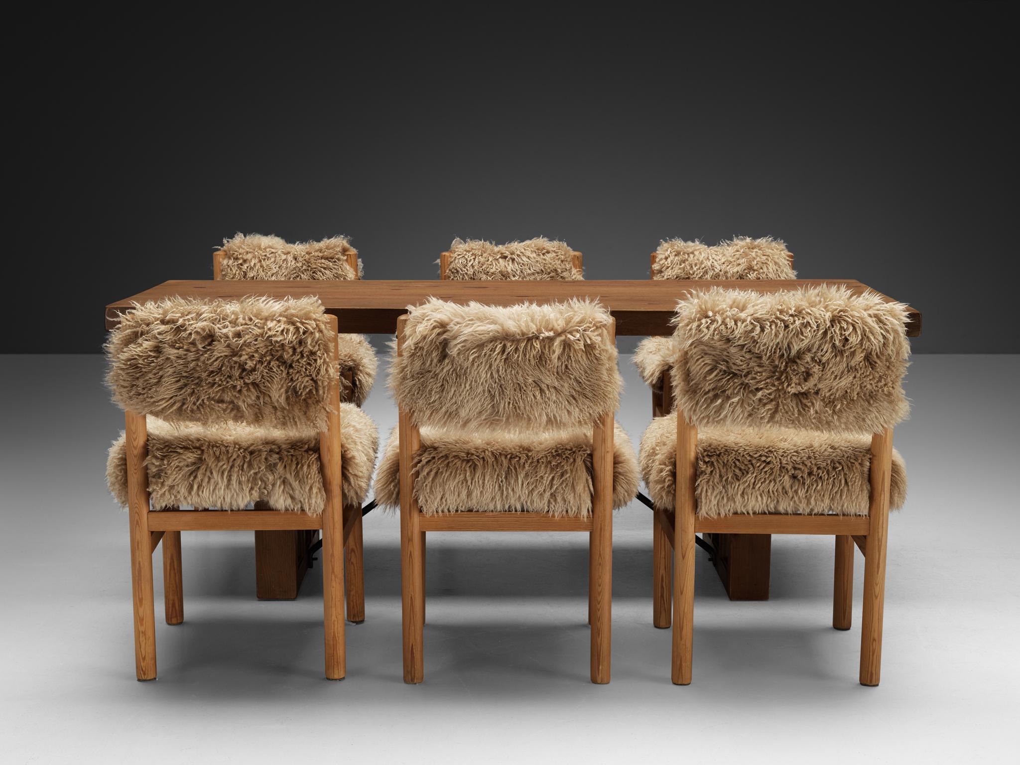 Dining Room Set with Biosca Spanish Dining Table and Chairs in Sheepskin In Good Condition In Waalwijk, NL