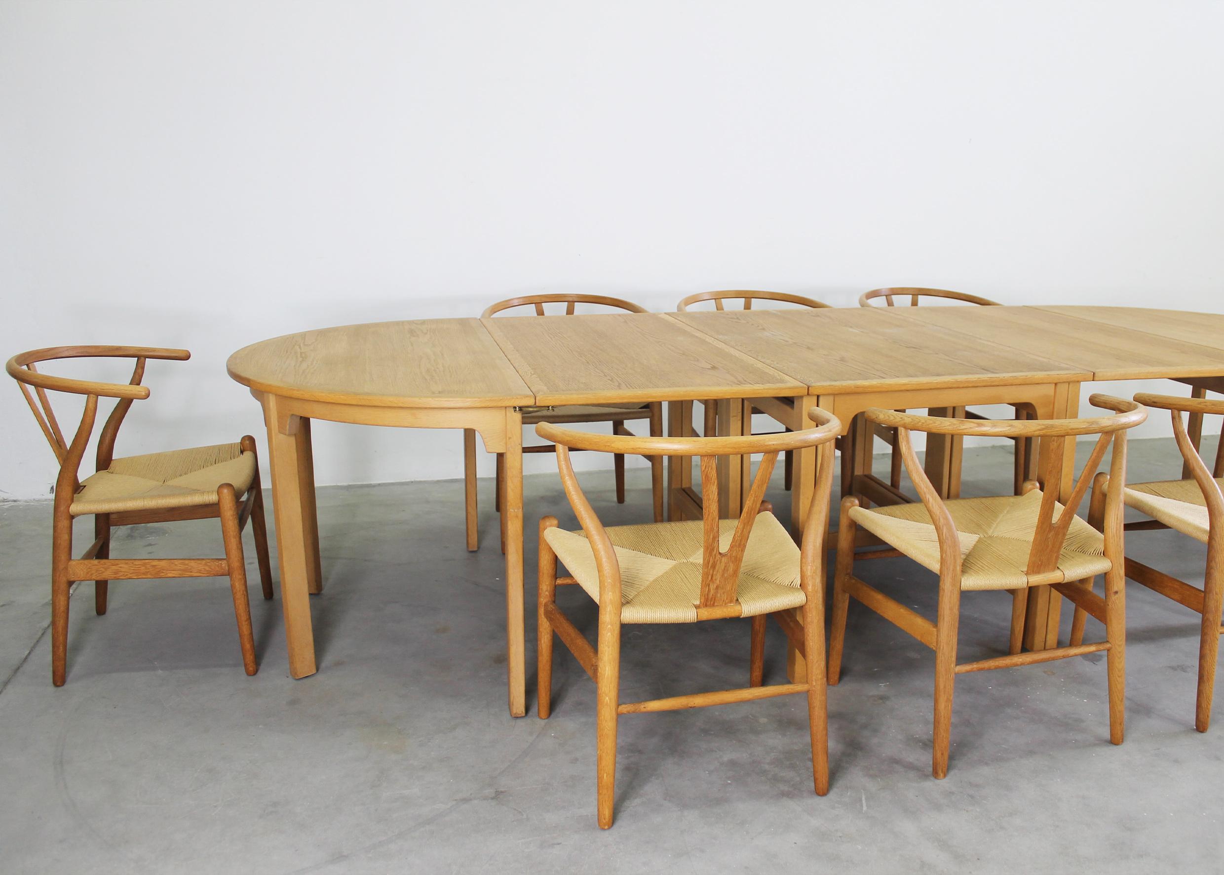 Dining Room Set with Borge Mogensen Table and Eight CH24 Chairs by Hans J Wegner In Good Condition For Sale In Montecatini Terme, IT