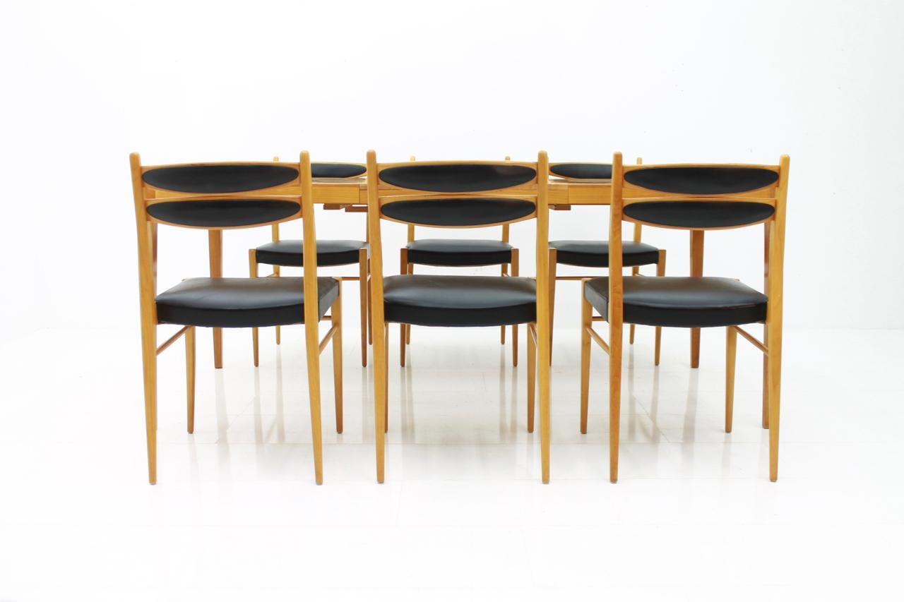 Mid-20th Century Dining Room Set with Six Chairs in Cherrywood and Black Leather, 1957 For Sale