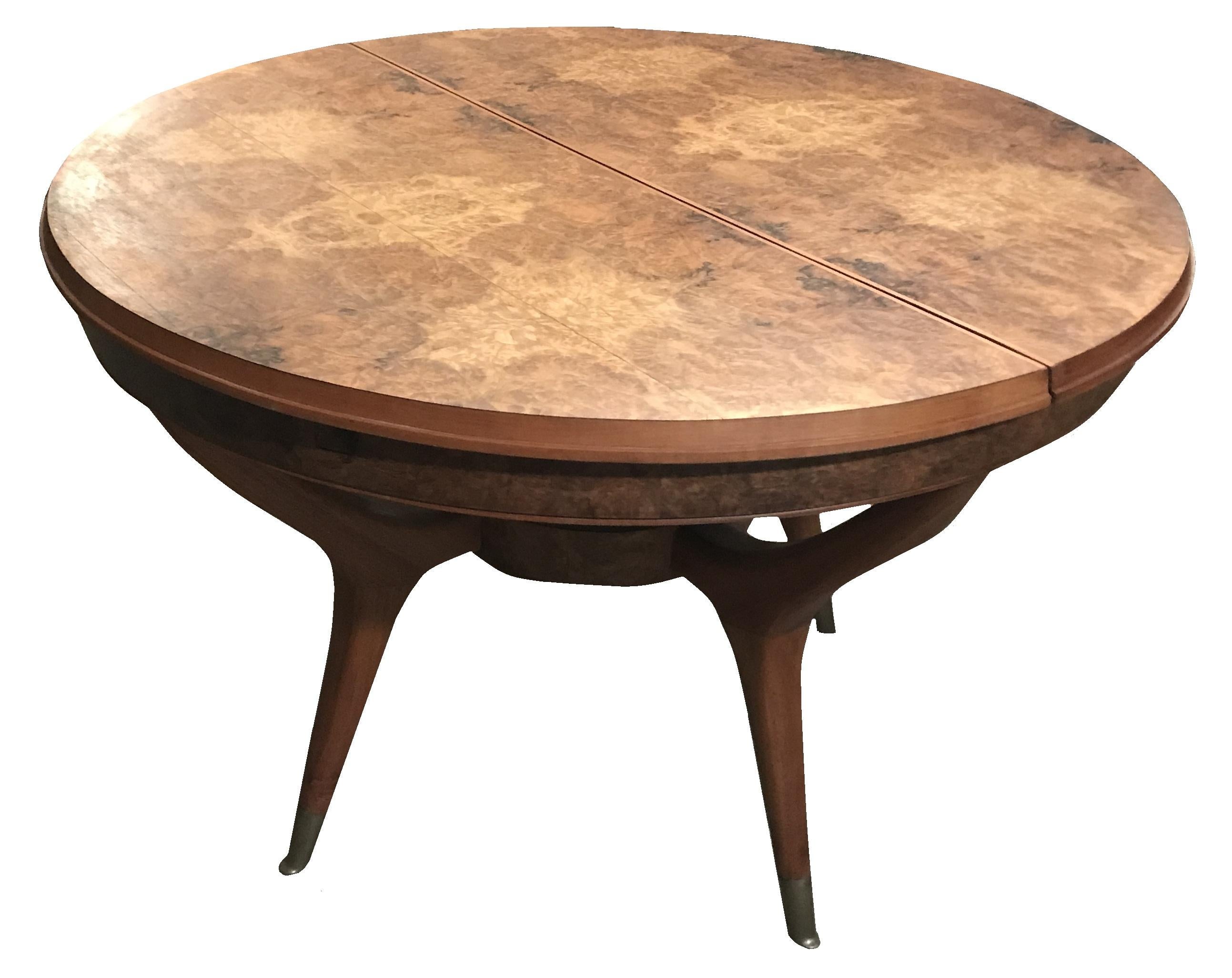 Esstisch. 

Jahr: 1960
Land: Französisch
Holz und Bronze
Es ist ein eleganter und anspruchsvoller Tisch.
Sie wollen in den goldenen Jahren leben, das ist der Tisch, den Ihr Projekt braucht.
Seit 1982 haben wir uns auf den Verkauf von Art Deco,