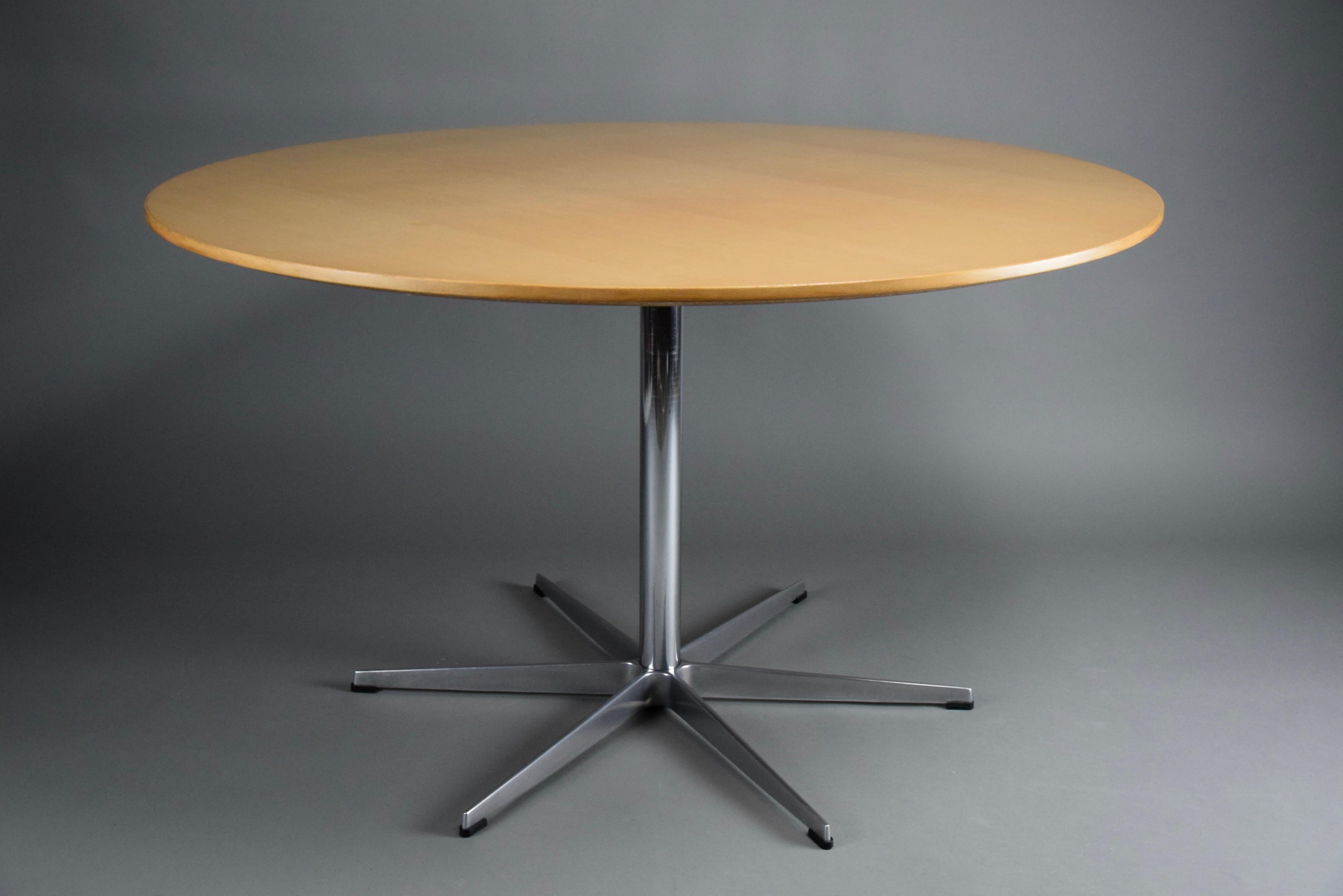 Arne Jacobsen Dining Room Table for Fritz Hansen For Sale 6