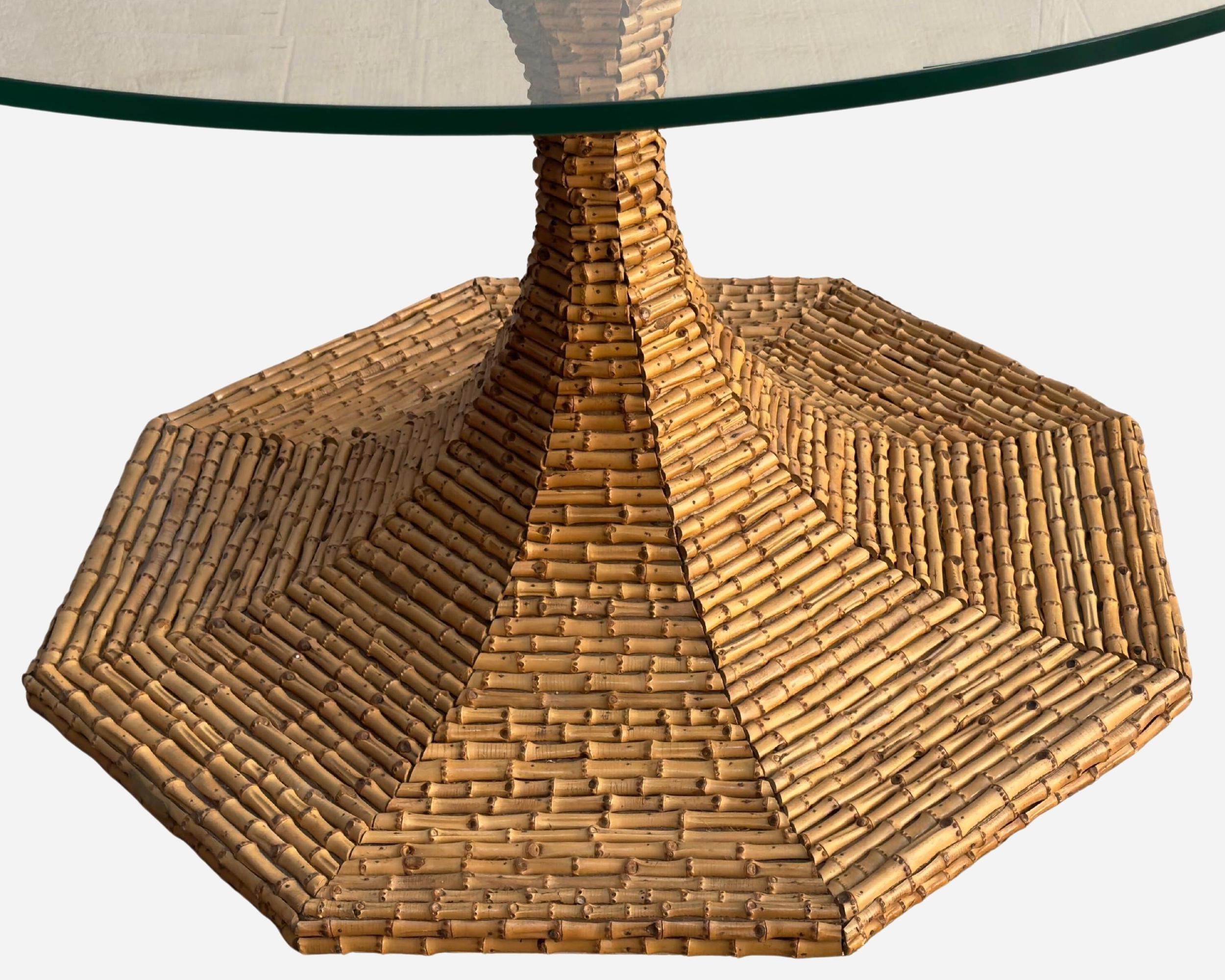  A high table with an attractive octagonal base covered in split bamboo, and a round top in clear glass by Giusto Purini et Maurizio Mariani.
The top is simply placed on the base and can be changed for a smaller or larger top.
The base bears a brass