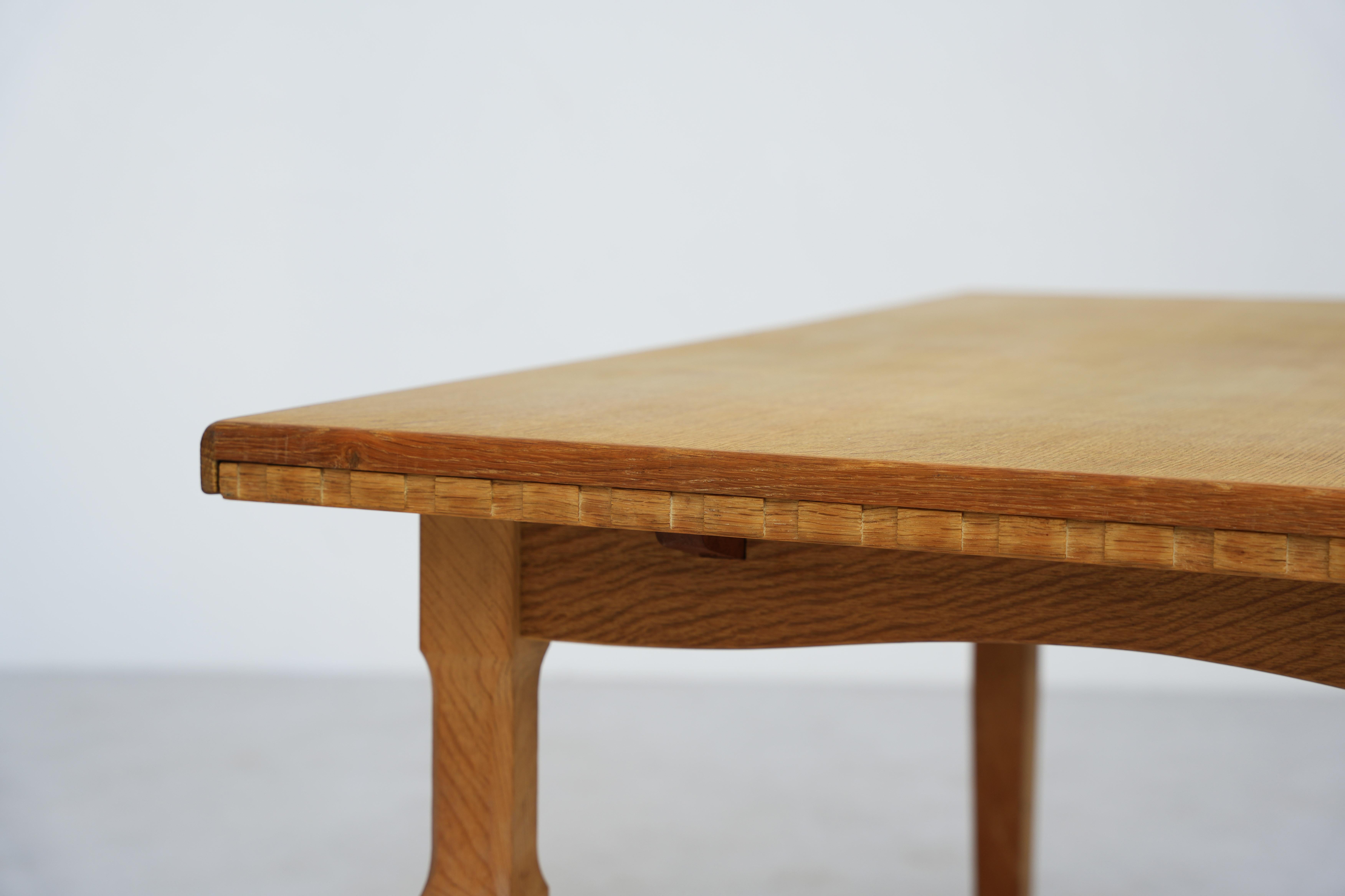 Dining room table by Henning Kjaernulf for EG Kvaliteetsmøbler, Oak 1960 Denmark 4