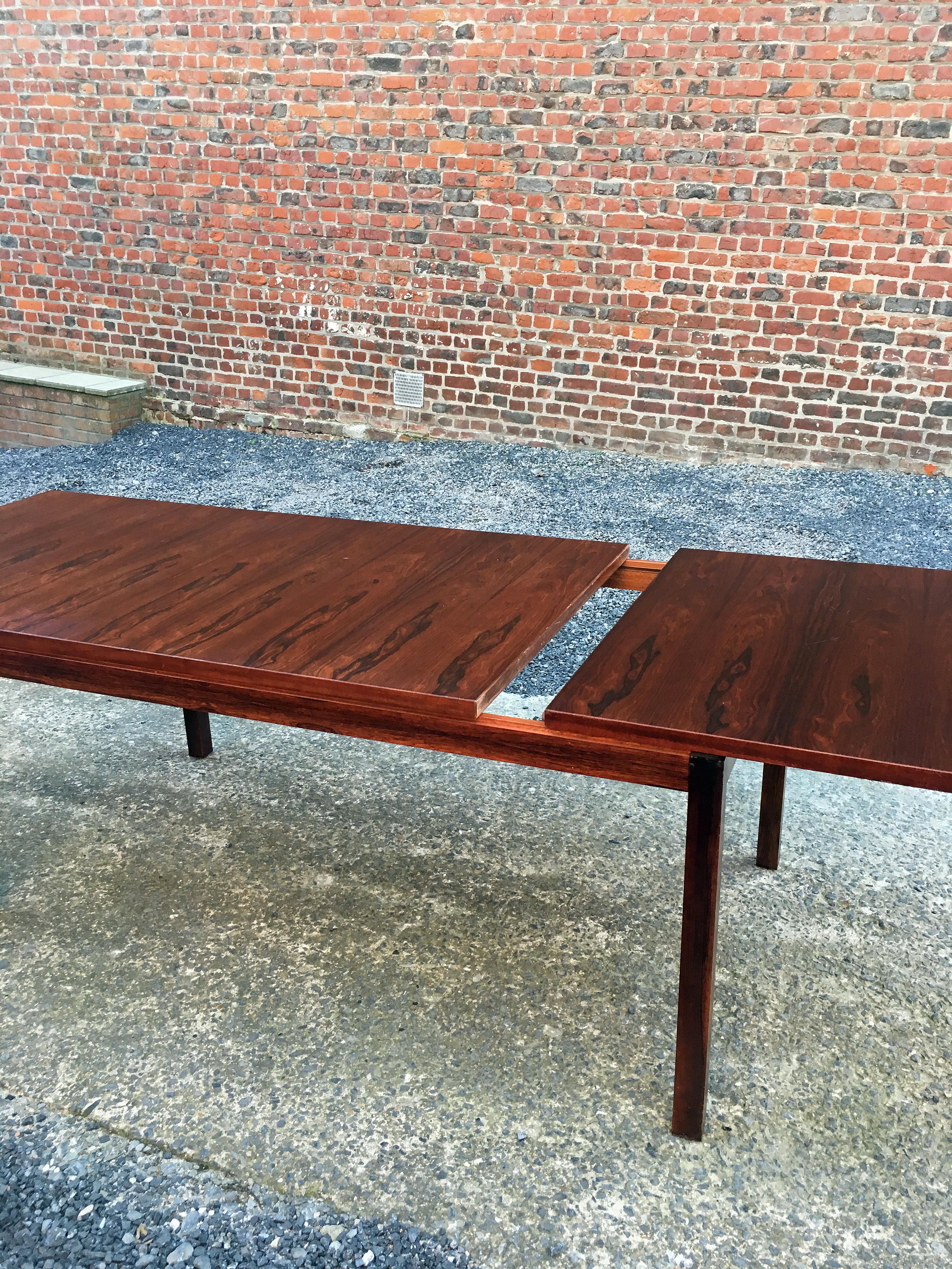 Alfred Hendrickx , Table in Rosewood and Rosewood Veneer circa 1970 In Good Condition For Sale In Saint-Ouen, FR