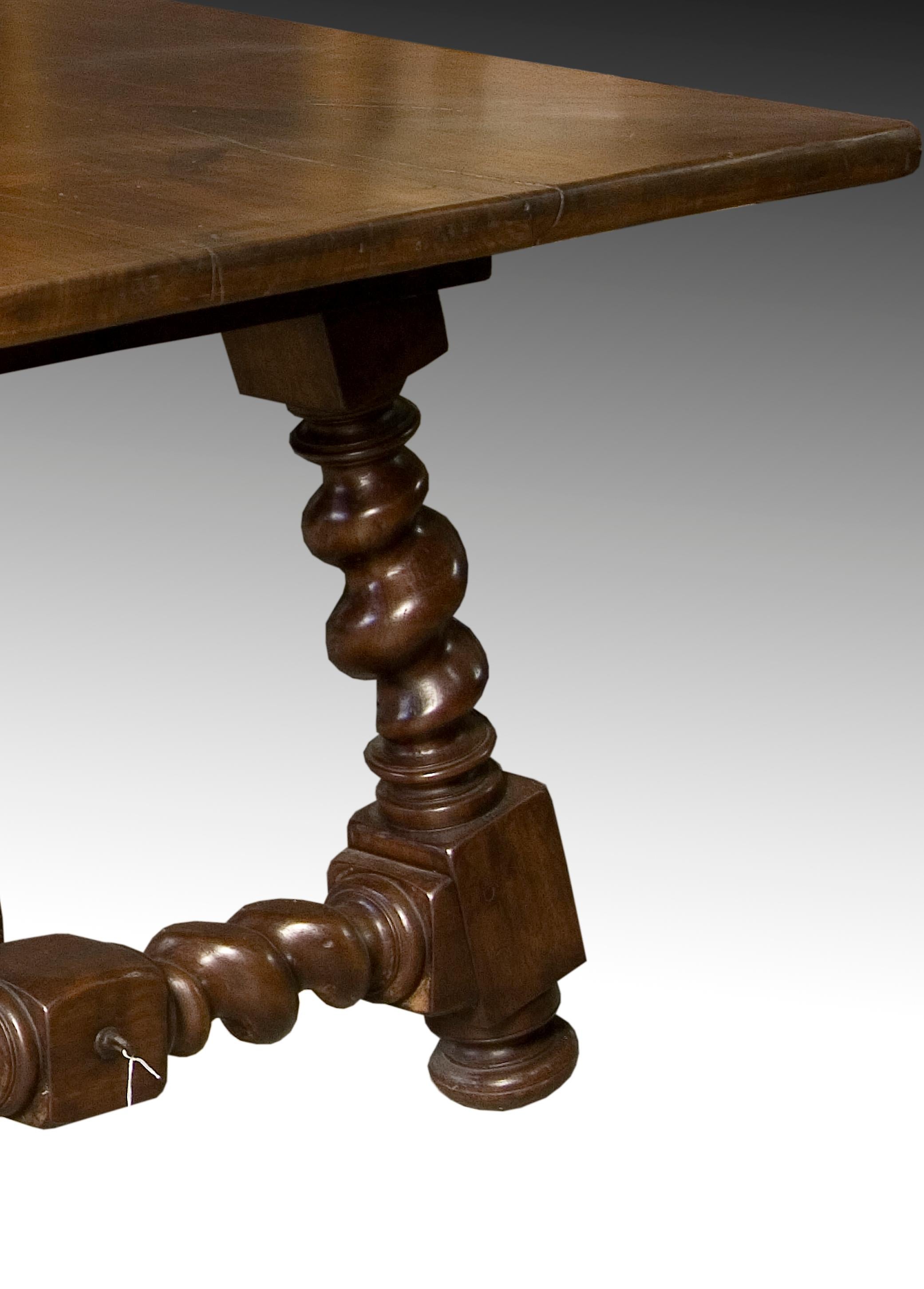 Baroque Revival Dining Room Walnut Table with Solomonic Legs, 20th Century