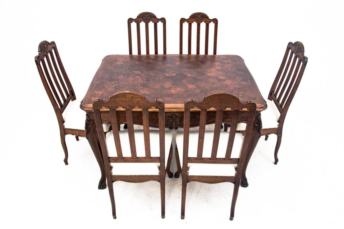 Dining set, France, around 1920.

Very good condition.

Wood: oak

dimensions

table height 78 cm length 129 cm length after unfolding 240 cm depth 100 cm

chairs height 100 seat height 47 cm width 51 cm depth 52 cm