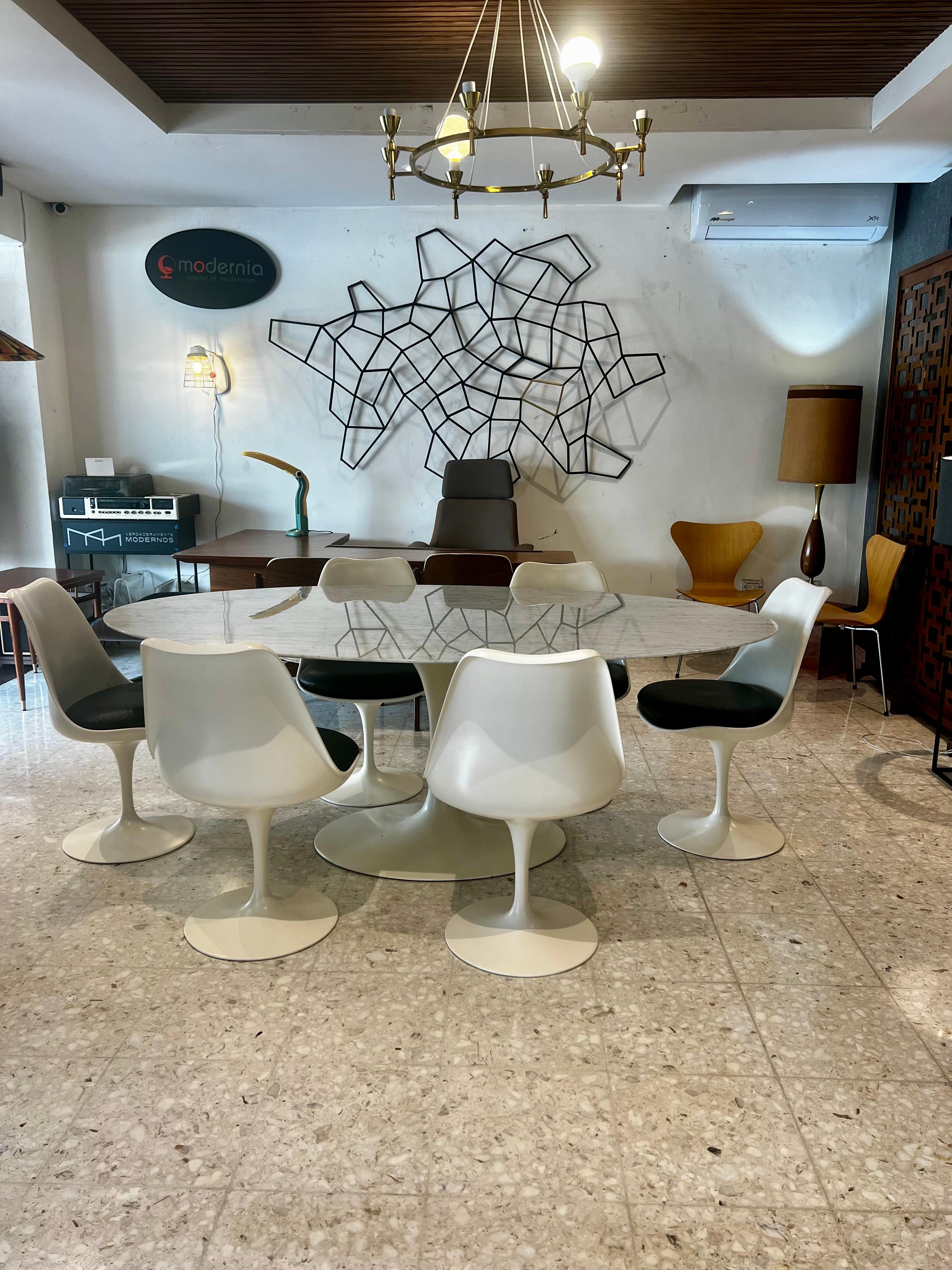 Esszimmer-Set von Eero Saarinen (Aluminium) im Angebot