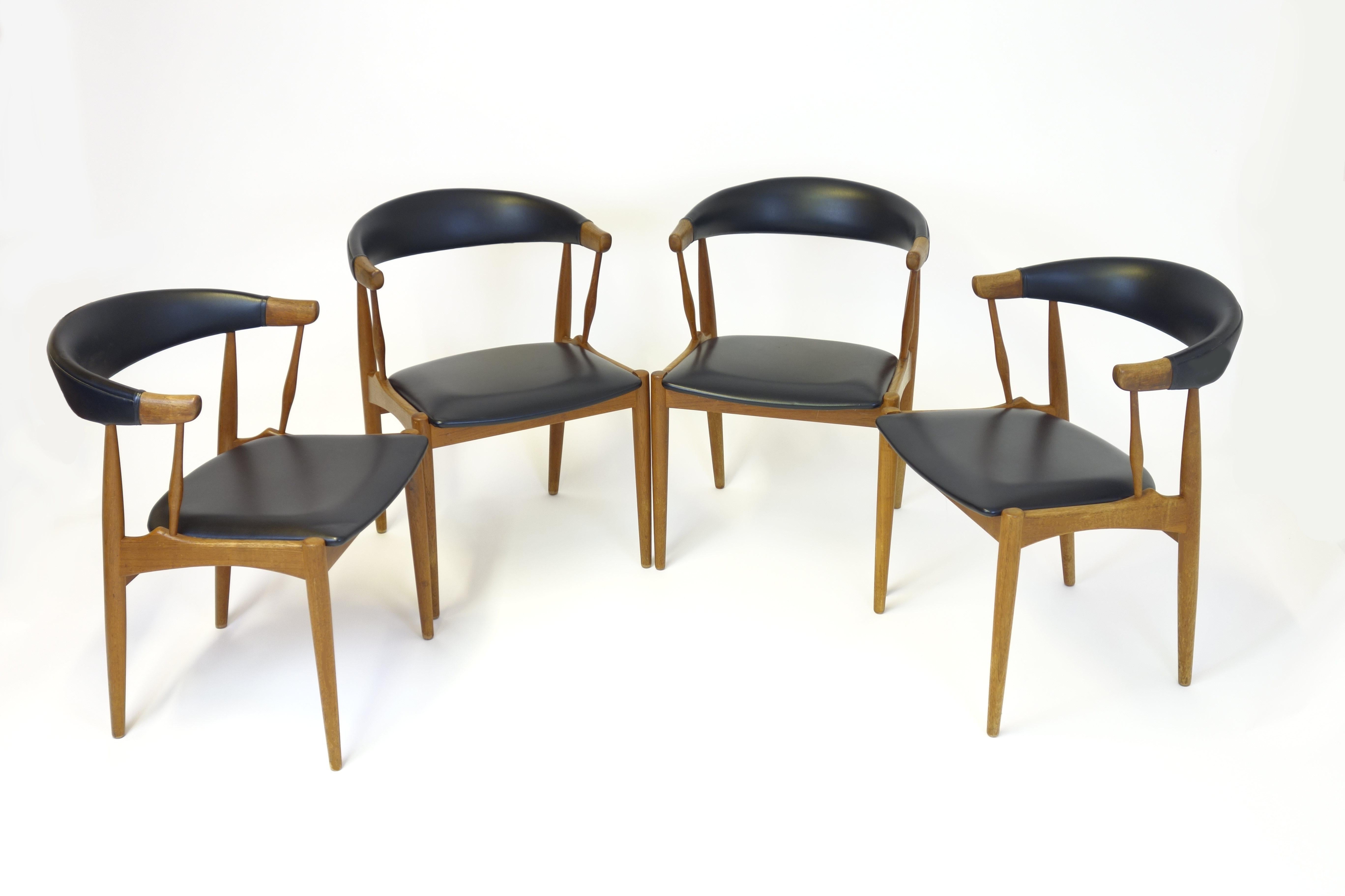 Extraordinary dining room set designed by Johannes Andersen, Denmark, 1960s. It is manufactured of solid teakwood and consists of a dining table with a diameter of 110cm. Its length can be enlarged with 2 separate extensions (50cm and 30cm) allowing