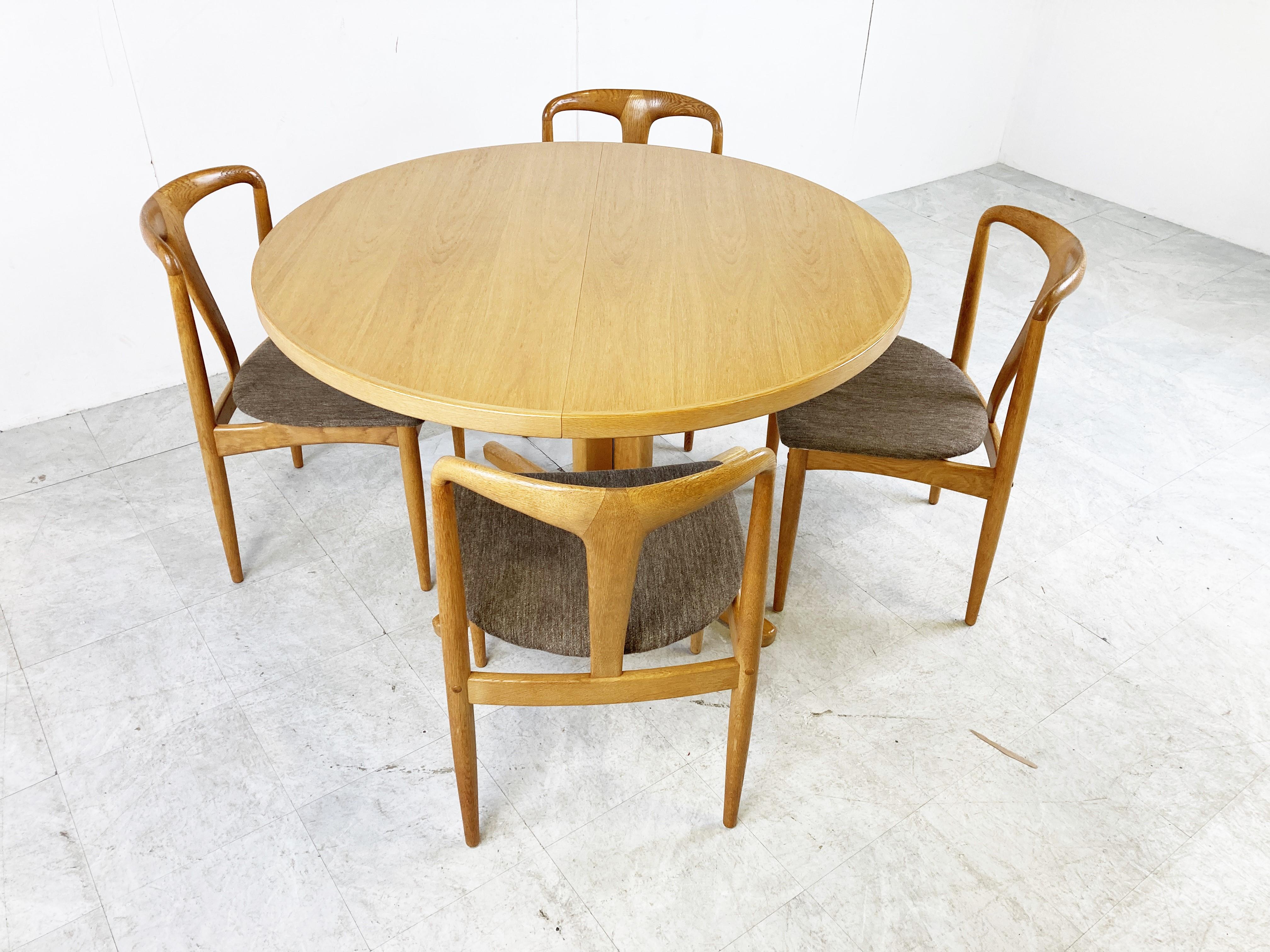 Dining Set by Johannes Andersen Model Juliane, 1960s In Excellent Condition For Sale In HEVERLEE, BE